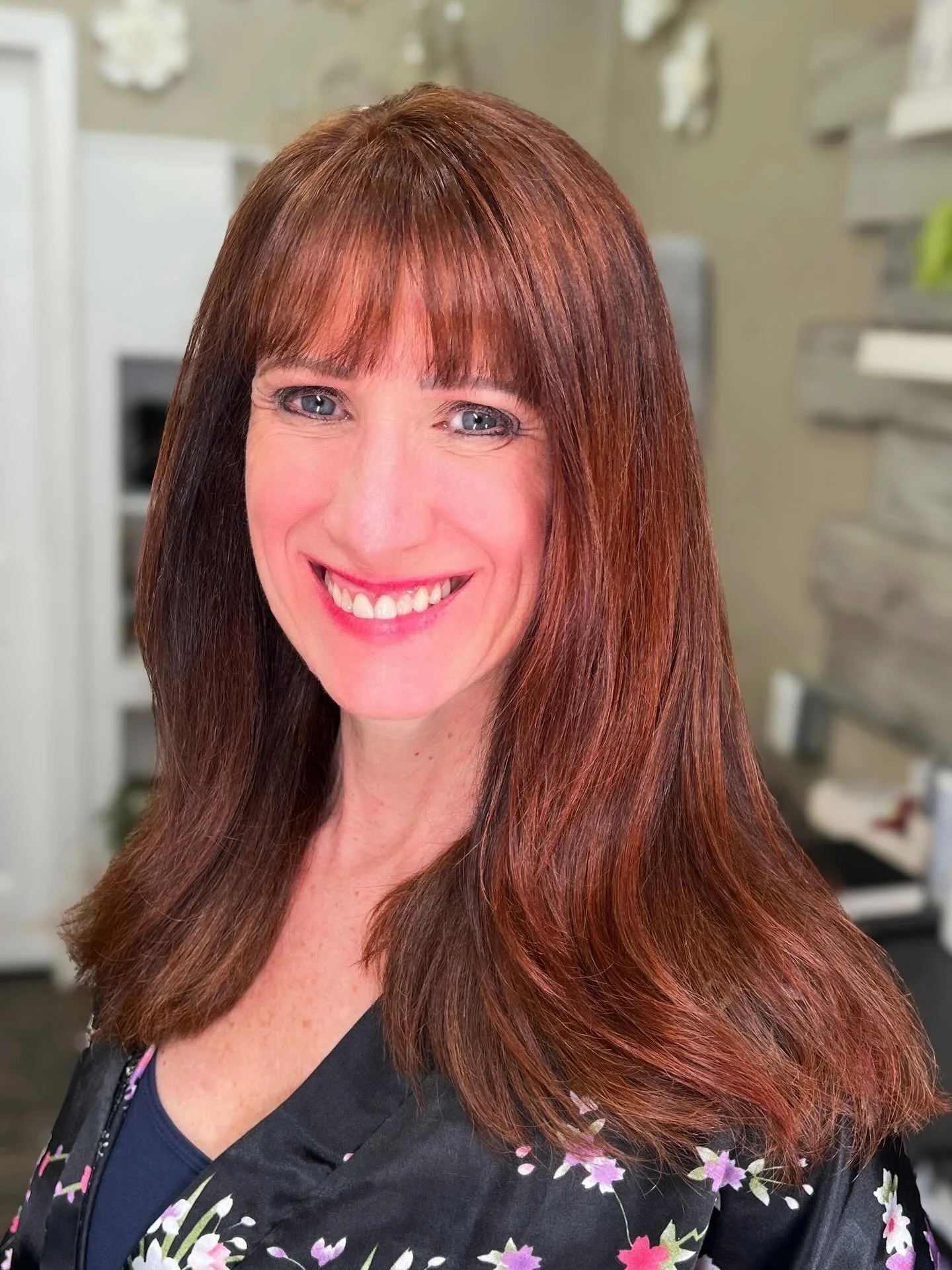 You&rsquo;re not just a root touch-up.

And I&rsquo;m not treating you like one.

Yes, we&rsquo;re covering gray. But we&rsquo;re also making sure your hair looks intentional, polished, and like it belongs to someone who has her life together even on