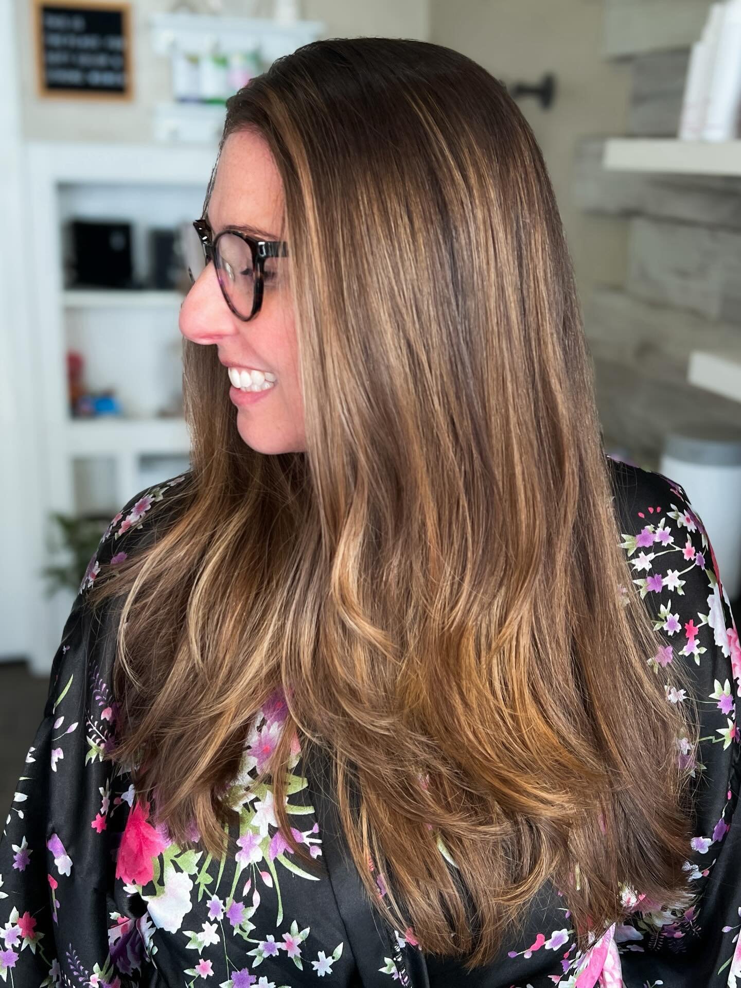No one really tells you what happens after highlights grow out.

The brightness fades. The contrast shifts. And suddenly your hair feels a little&hellip; off.

That&rsquo;s why I don&rsquo;t just think about how your color looks the day you leave, I 