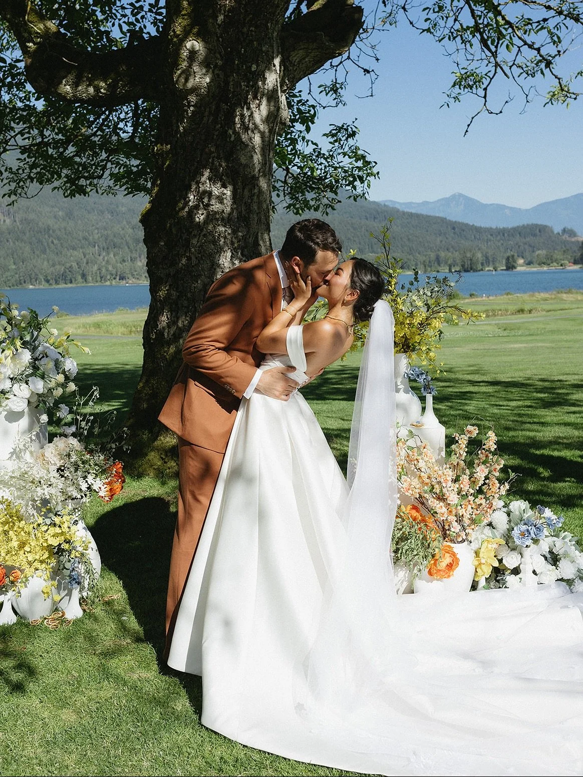 Some absolute faves from Judy&rsquo;s wedding look 🥰

Photos by @briannalynnphotos 

#weddingvendors #2026bride #bridalmakeup #bridehairstyles #vancouverbride #vancouverweddinghair #vancouverbridalmakeup #vancouverwedding