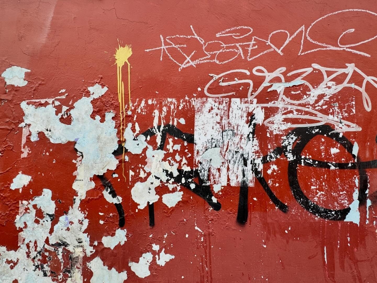 Textures and colors from Oaxaca. Whenever I travel I come home with many pictures like this. The colors, sense of age, history in these surfaces are very seductive. I think maybe time to start using these references more directly. Some ideas are brew