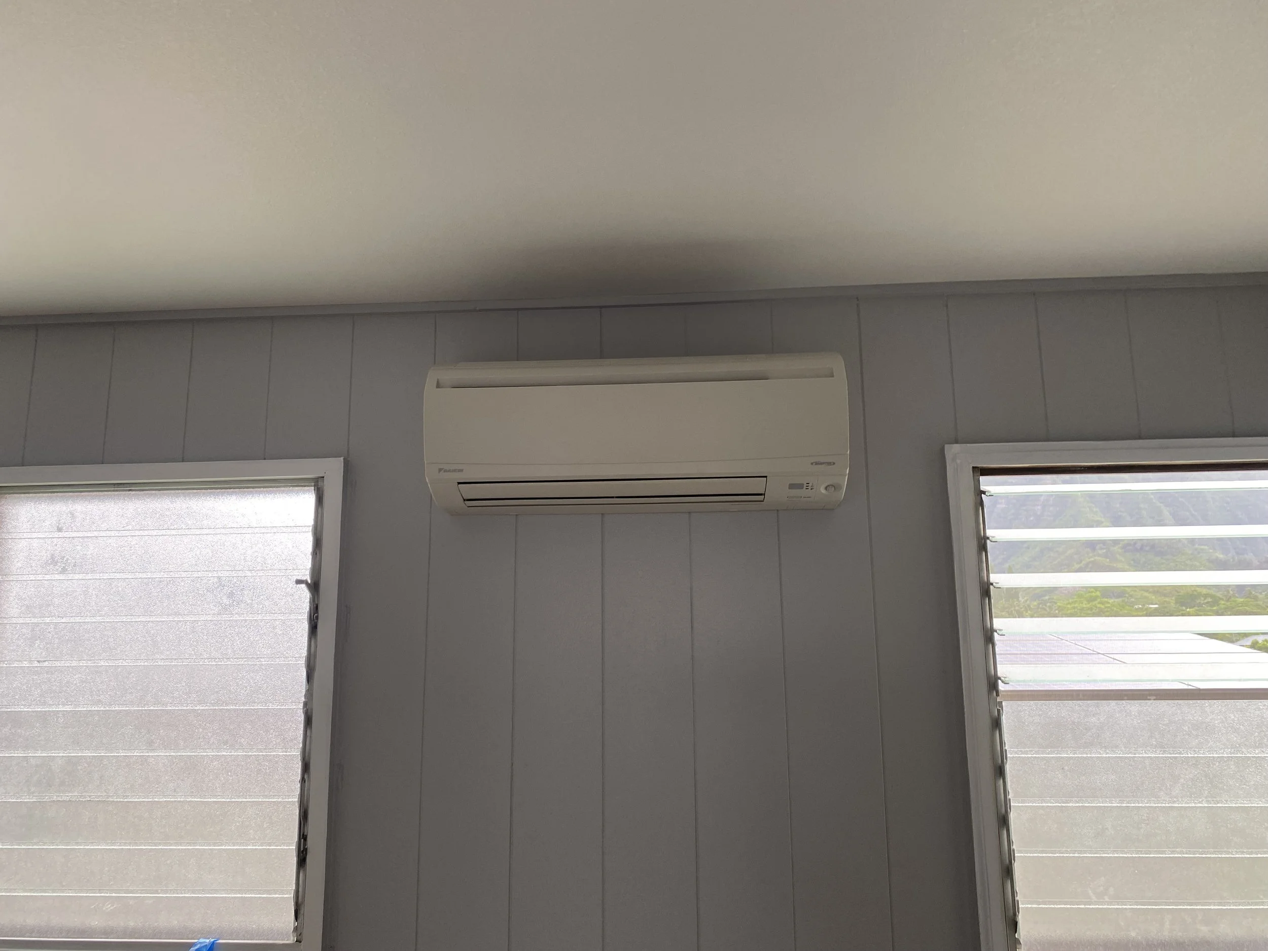 Jalousie Windows in Hawaii Balancing Natural Ventilation with AC