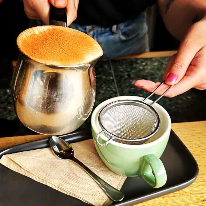 Our Budd sticky Chai is the perfect warming drink to have on a cool Autumn day! Made with pure Ceylon looseleaf black tea, cinnamon, star anise, Cardomom pods, Cloves, Ginger, Black pepper and Australian honey (NO POWDERS!!!), we let it steep for a f