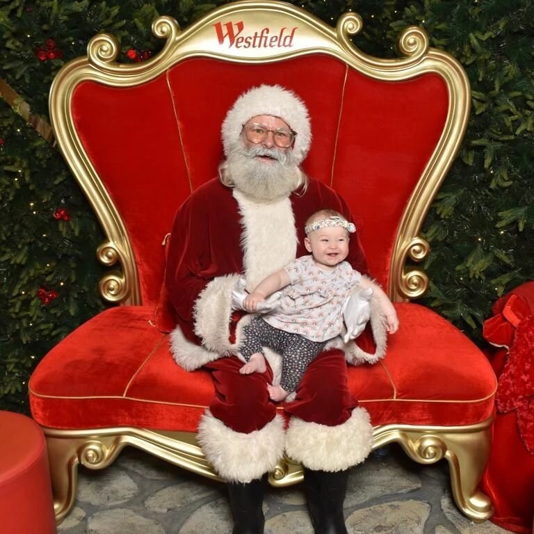 Skye had a successful first meeting with Santa Claus.🧑&zwj;🎄🌲🥂
#dadlife #christmas
#hohoho #santa #westfieldmallalbany