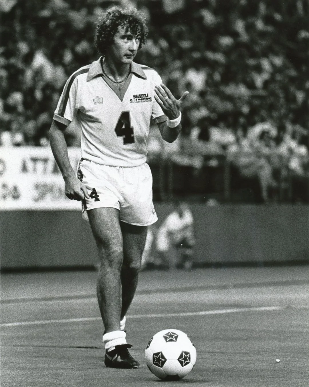 Only 4️⃣ days remaining until Eras of Legends, hosted by Brian Schmetzer. Yes, food, drinks, previously untold stories are all included, and there's a commemorative scarf and special auction items. But it's the sense of community with fellow Sounders