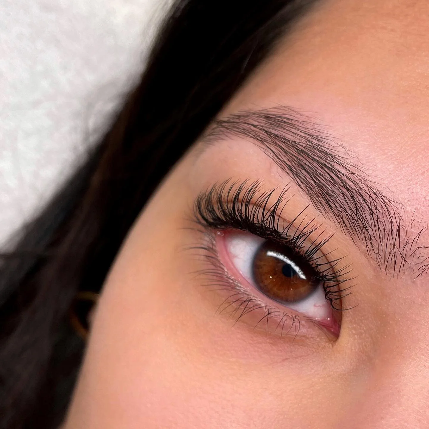 Classic Lashes 🌩️

When I first started doing lash extensions I thought that classic lash sets were a breeze. I thought that isolation &amp; placing a lash was all there was to it. After some practice &amp; advancing to volume lashing, I realized ju