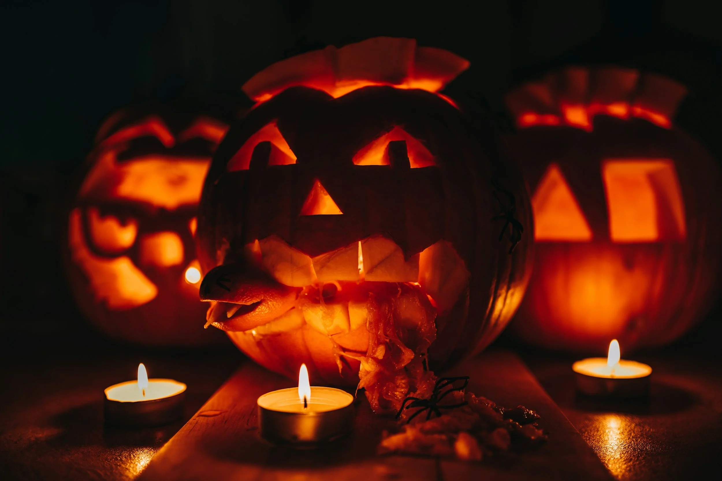 HALLOWEEN NIGHT - Live DJ + CASH PRIZES