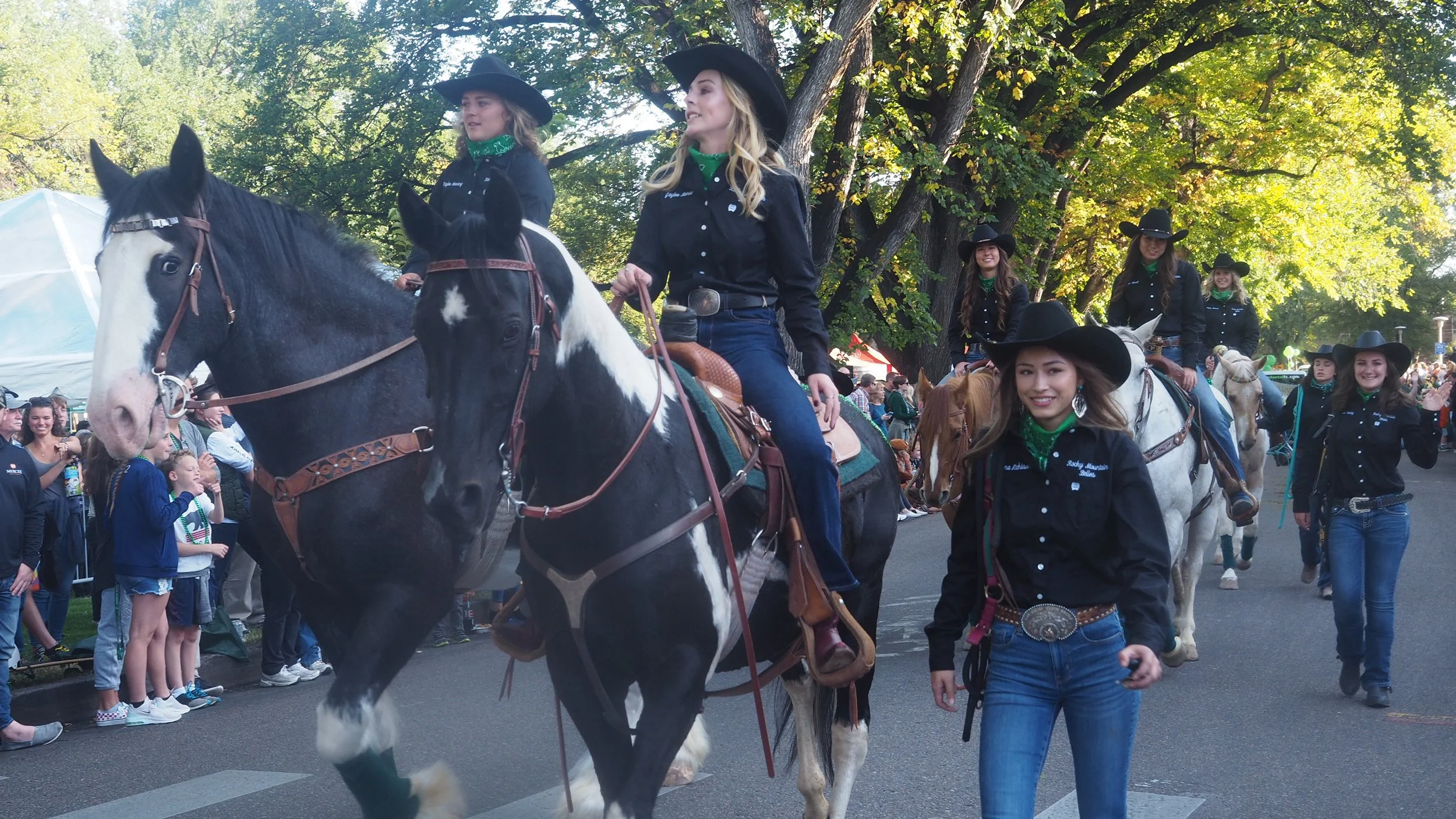 10.4.19_GJames_A+C_HomecomingParade_11.jpg