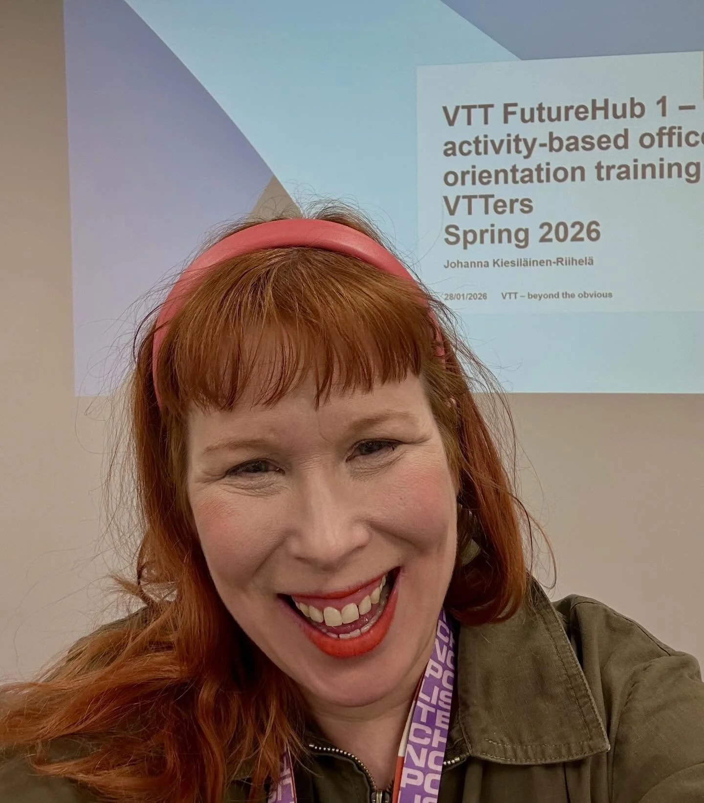 Nyt on syyt&auml; hymyyn!
&nbsp;
Olen saanut perehdytt&auml;&auml; yli 900 VTT:l&auml;ist&auml; uuteen ty&ouml;ymp&auml;rist&ouml;&ouml;mme &ndash; mukaan lukien yrityksemme johtoryhm&auml;n. Yhteens&auml; kertyi 29 perehdytystilaisuutta, ja urakka o