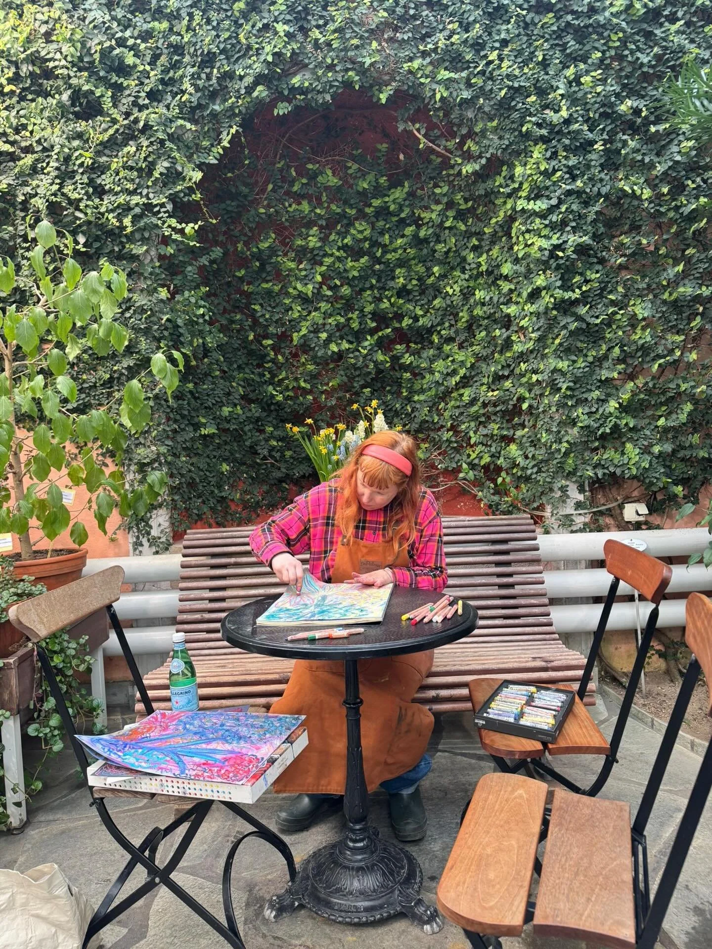 Minulla oli t&auml;n&auml;&auml;n vapaap&auml;iv&auml; ja vietin sen taidetta tehden Talvipuutarhassa. Miten inspiroiva p&auml;iv&auml;! En ole piirt&auml;nyt 1,5 vuoteen, mutta tuntuipa hyv&auml;lt&auml; tarttua kyn&auml;n varteen. 👩🏻&zwj;🎨

Itse