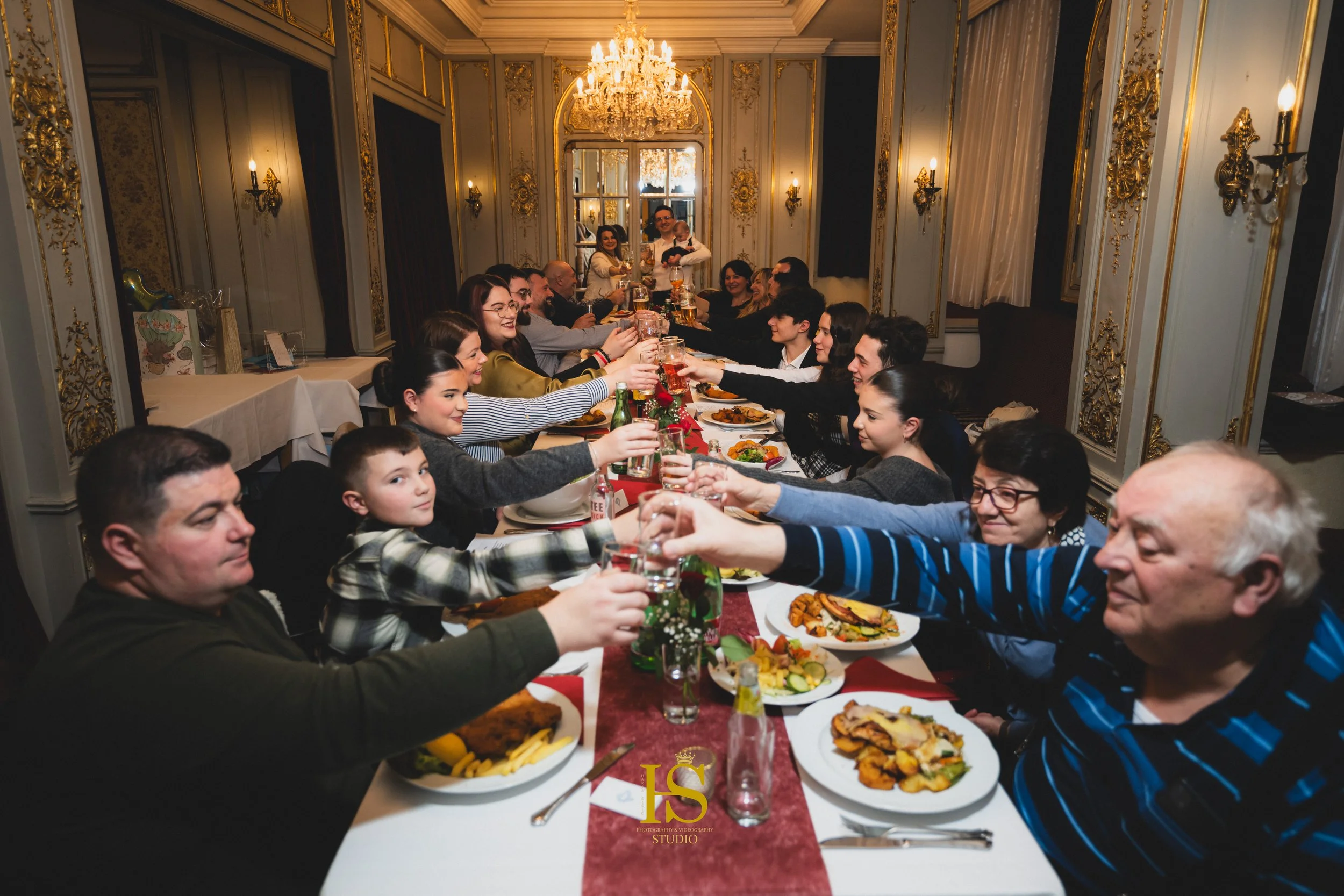 LELICA MILUTINOVIC PARTY WIEN 25-195.jpg