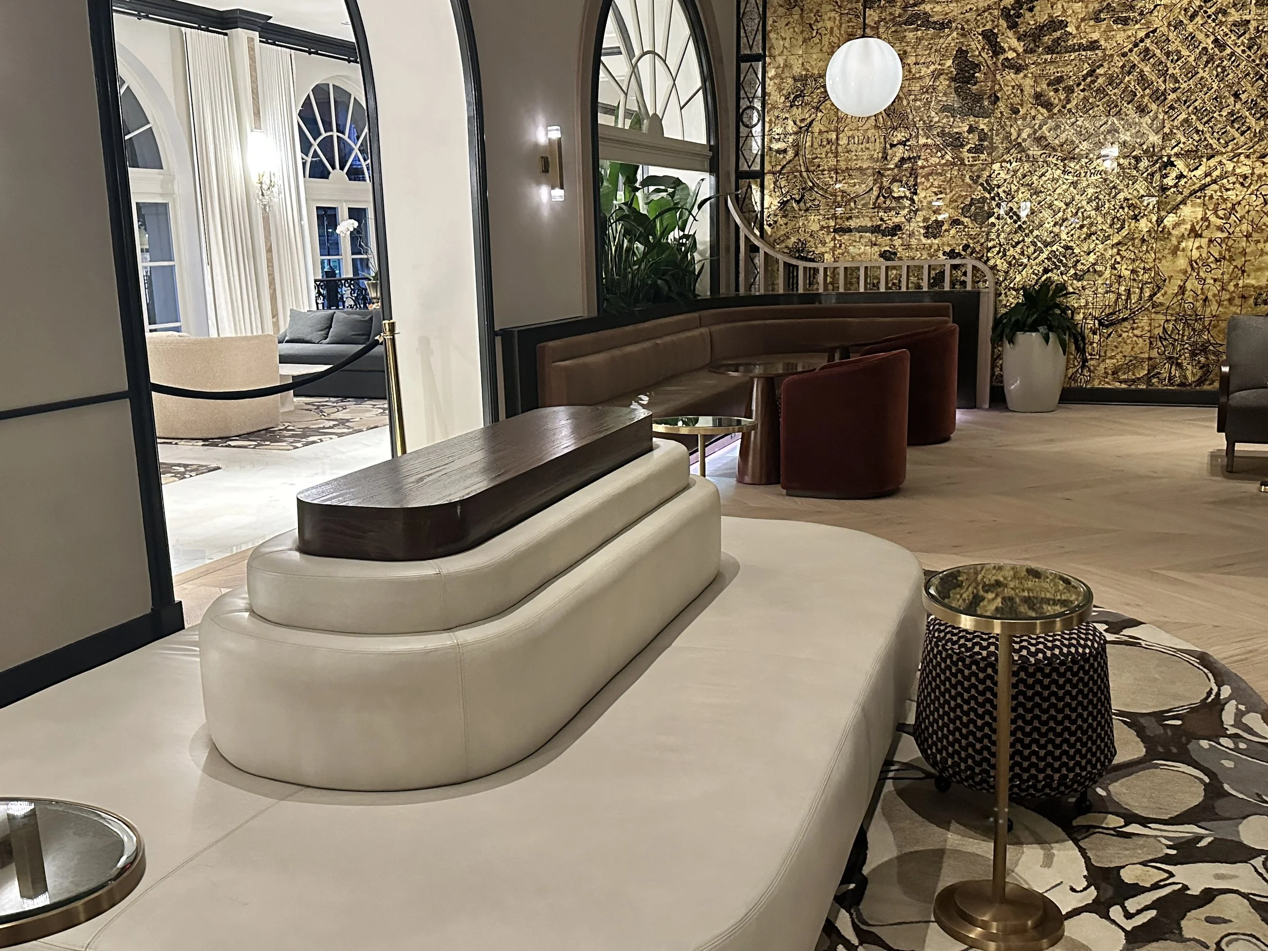 Royal Bar Middle.jpg