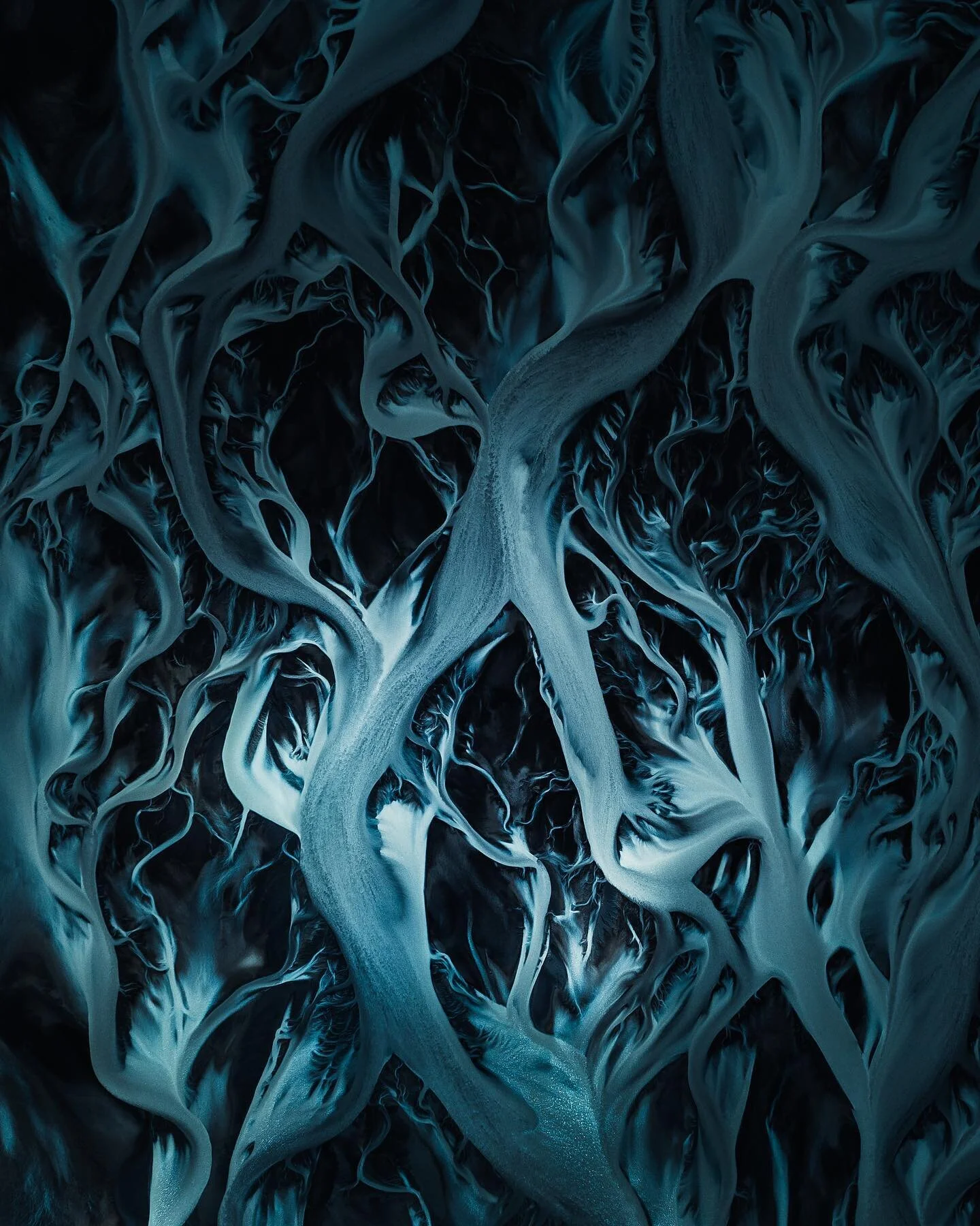 Braided glacier rivers are one of many hidden gems of Iceland. 

📸 @benjaminhardman 

#iceland #photographylogistics #catchingthemoment