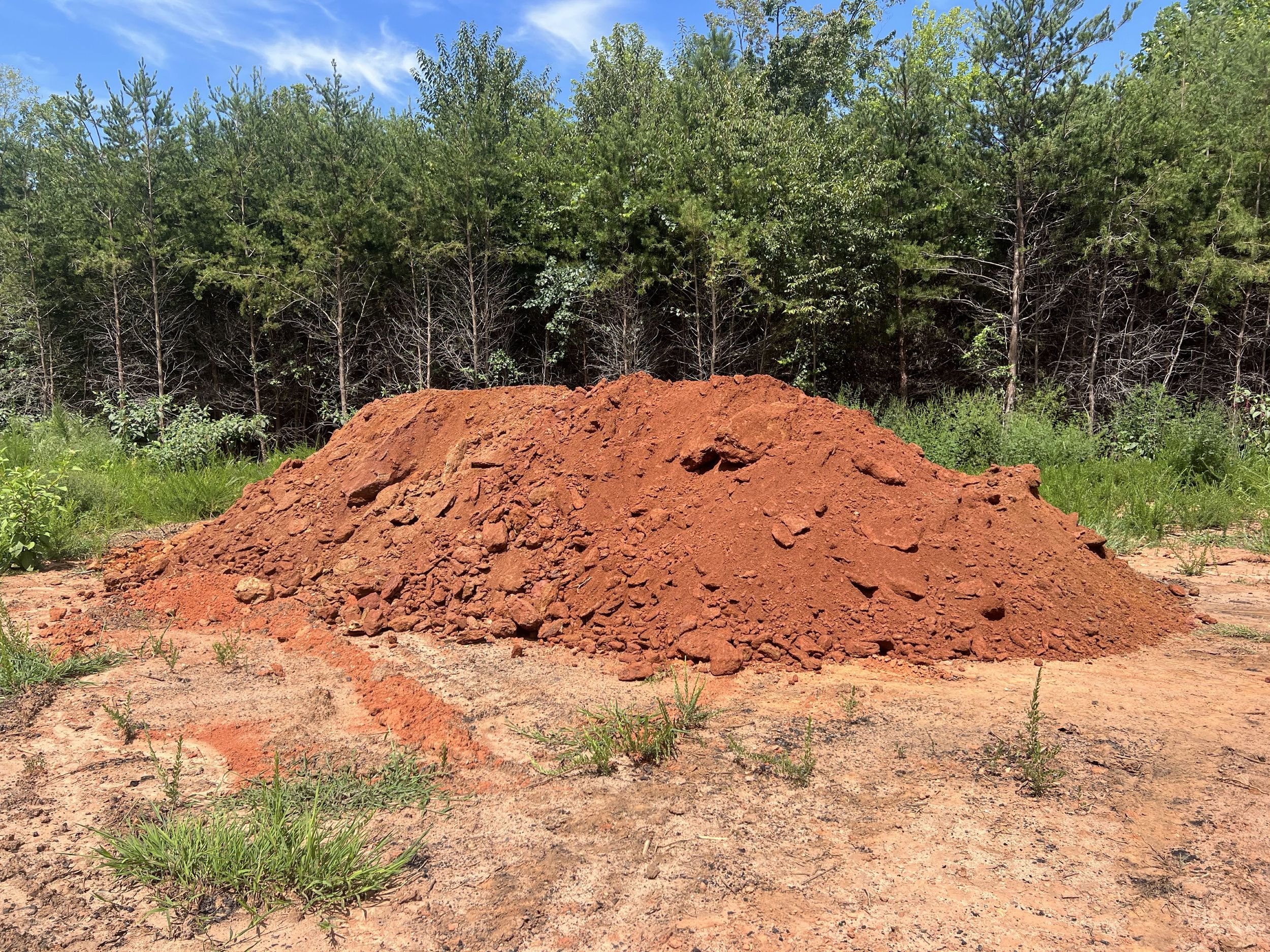 Red clay fill dirt delivered to Chesnee SC Spartanburg County