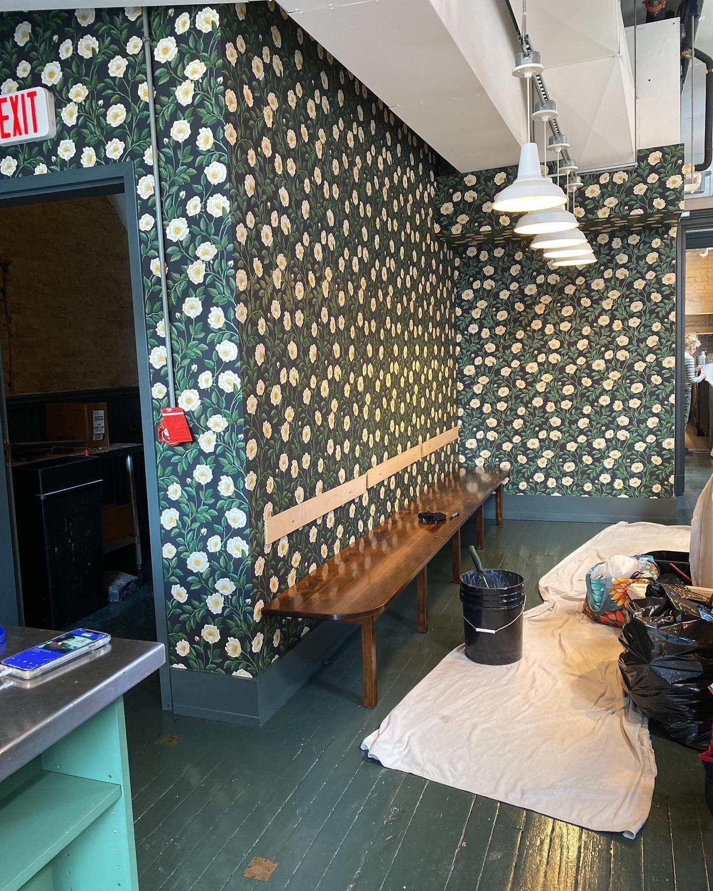 Sneaky peek 👀
&mdash;
#interiordesign #interiordesigner #interiordecorating #restaurant #wallpaper #cincinnatiinteriordesign #cincinnatiinteriordesigner #cincinnatiinteriordecorator #cincinnatiinteriors