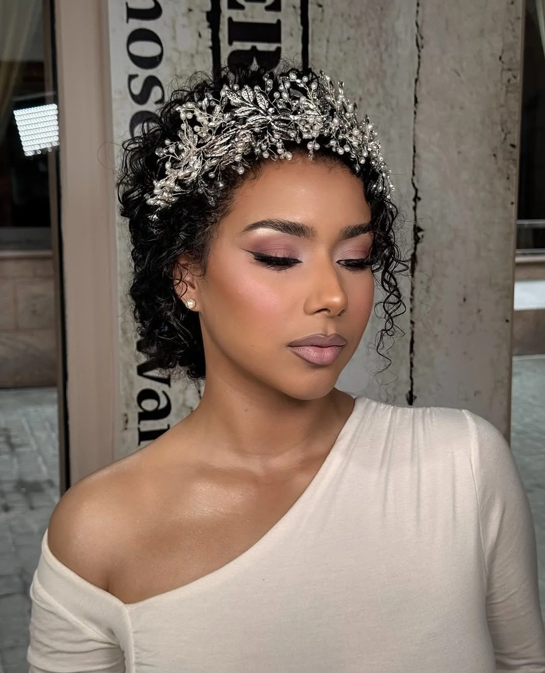 Polished. Confident. Effortless. Get your glam on at @studio.one_glendale.
#shopyourcommunity #shopeatplay #glendalemarketplace #studioone #makeupartist