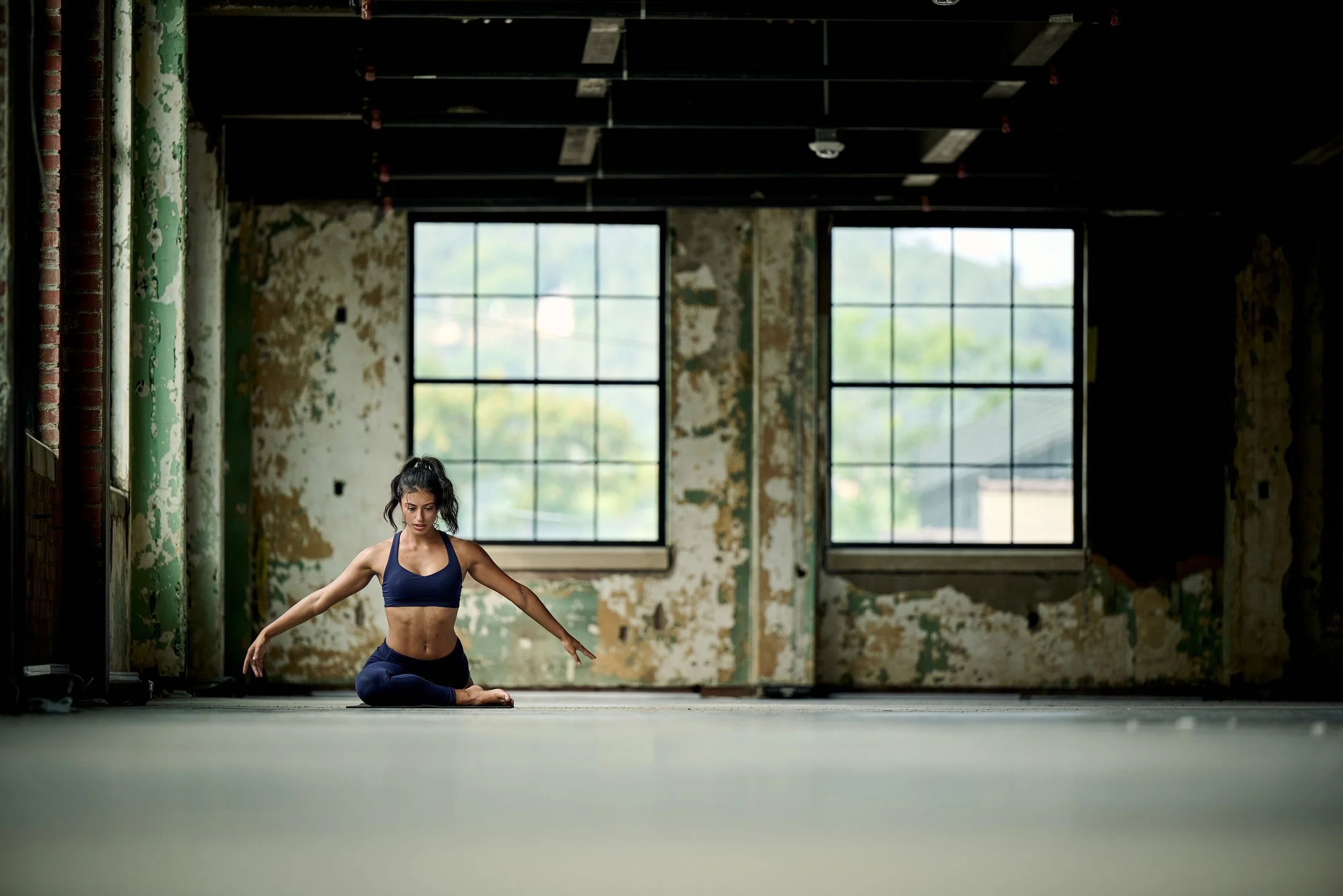 24KWhite_DSGETHOS_D03YOGA_25906.jpg