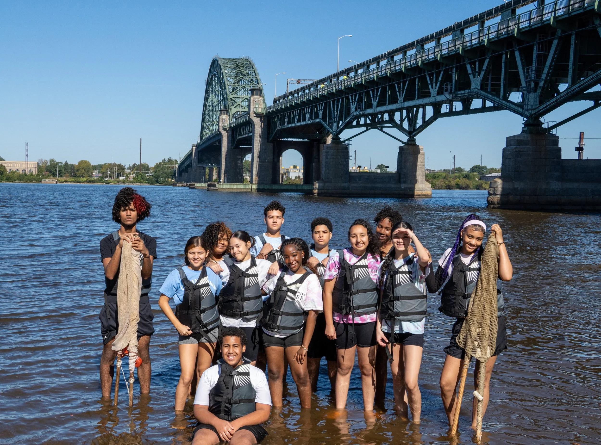 🍂Last week, UA kicked off another fall season of the Camden Education Program!🍂

On Thursday, we welcomed @camdencsn 8th graders out on the water for hands-on learning and new experiences along the Delaware River.🌊

Students learned about local bi