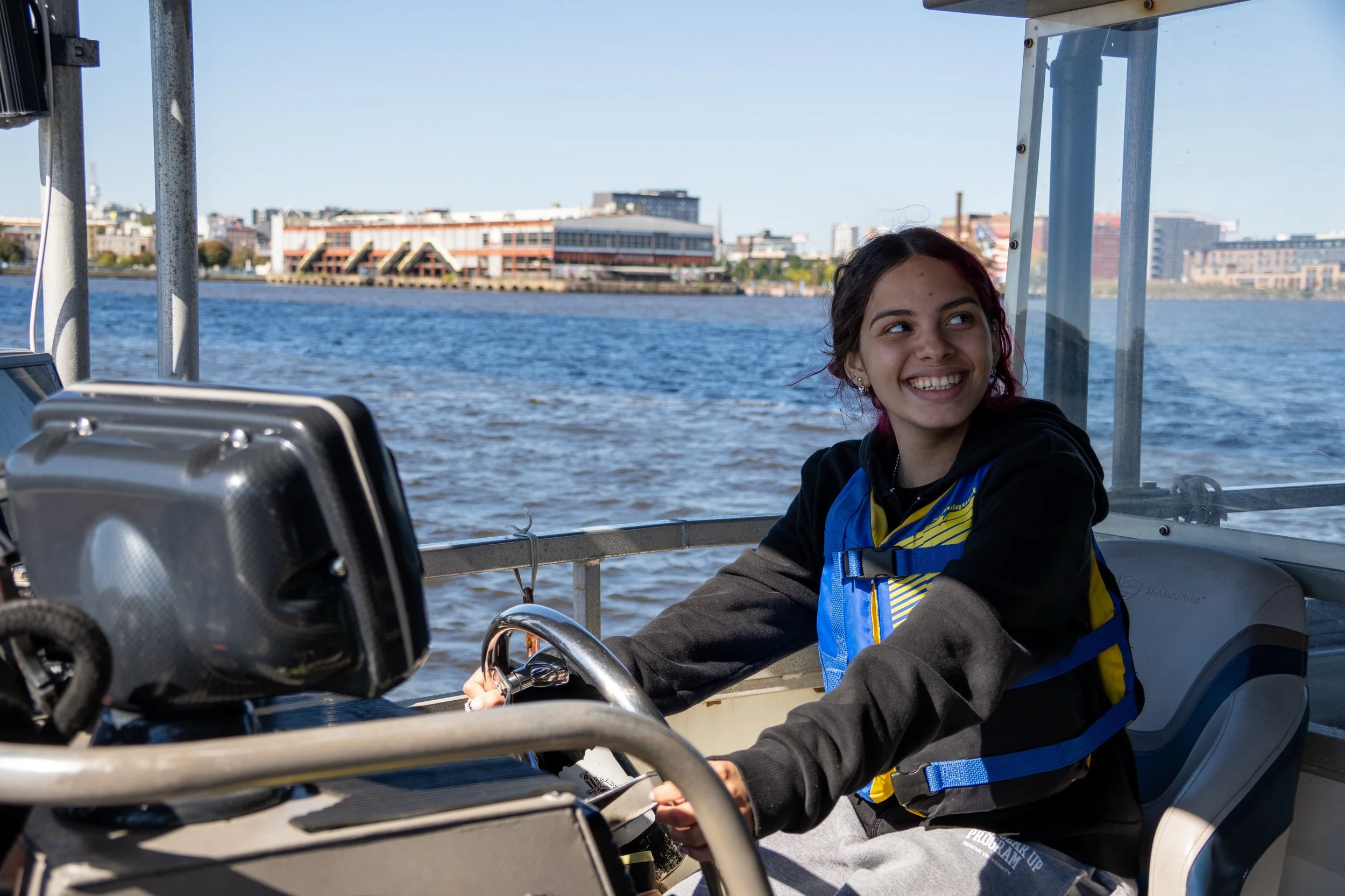 🌊Week 3 of our fall Camden Education Program is underway!🌊

Yesterday, 8th graders from the @camdencsn got hands-on in the water, learning to catch and identify fish and other creatures in the Delaware River, exploring concepts like biodiversity an