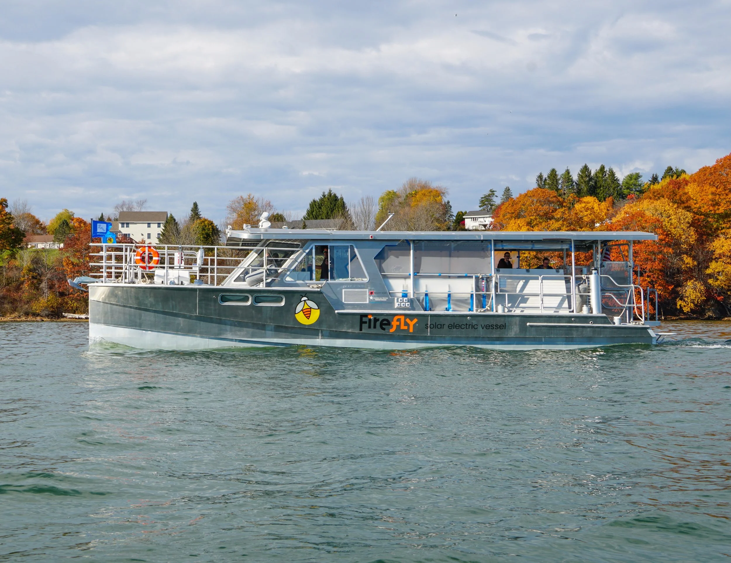 🍁Firefly&rsquo;s sea trials continue in Maine, and fall foliage has arrived as well!🍂🛟

Swipe to see Firefly&rsquo;s aft lifting platform in action as the UA team tests how easily it can raise and lower a kayak in and out of the water. Designed wi