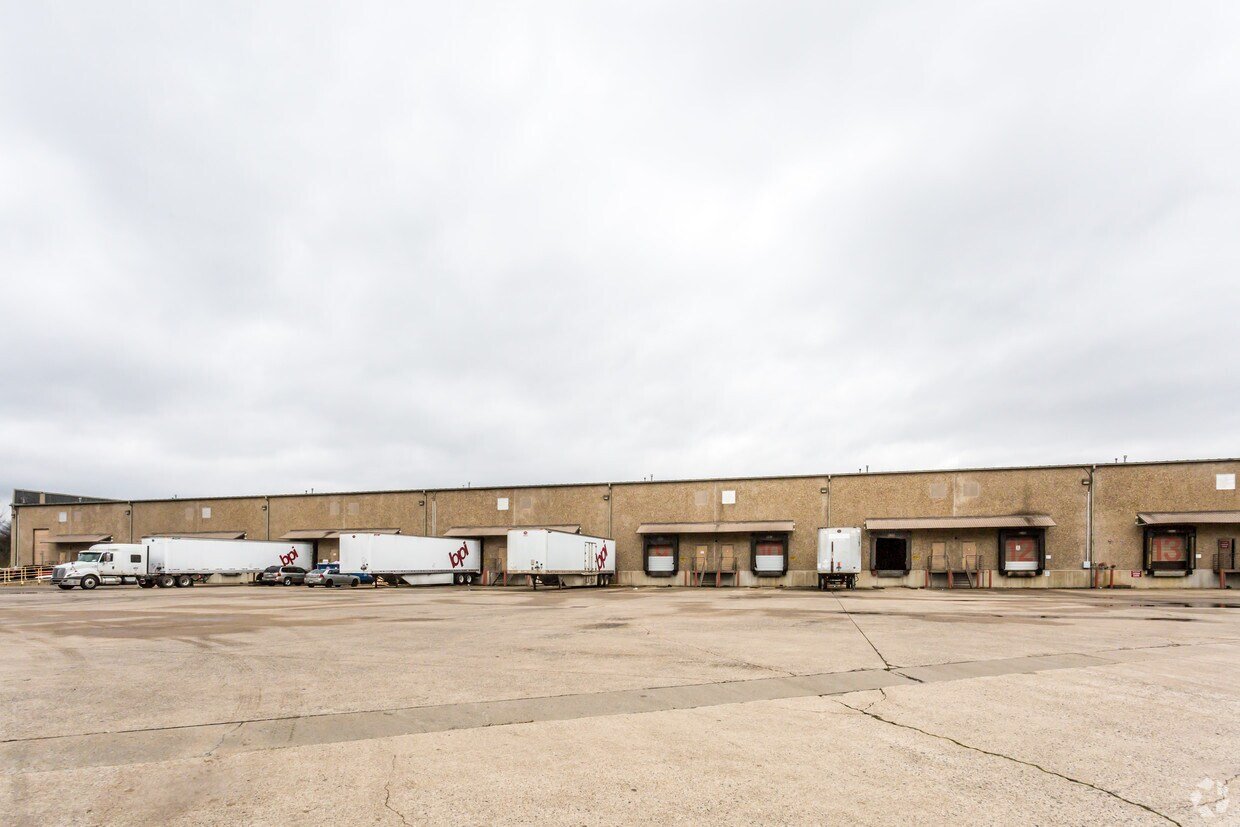 North Hills Blvd Building