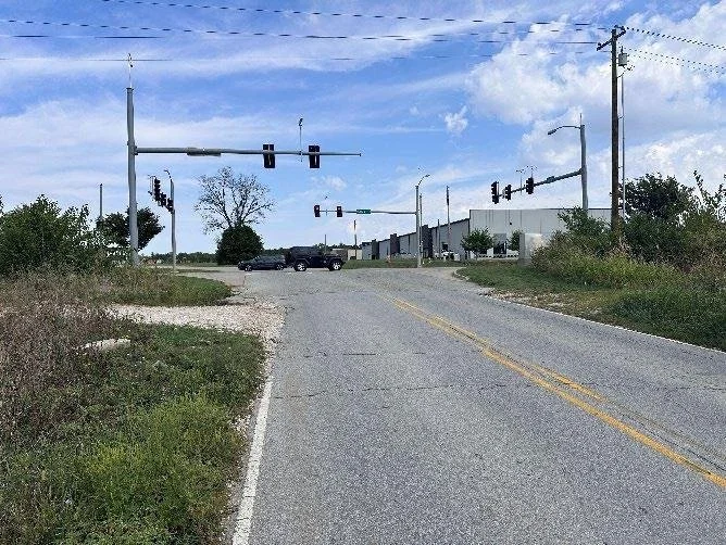 N 40th Street looking north to the signal at Wagon Wheel Road