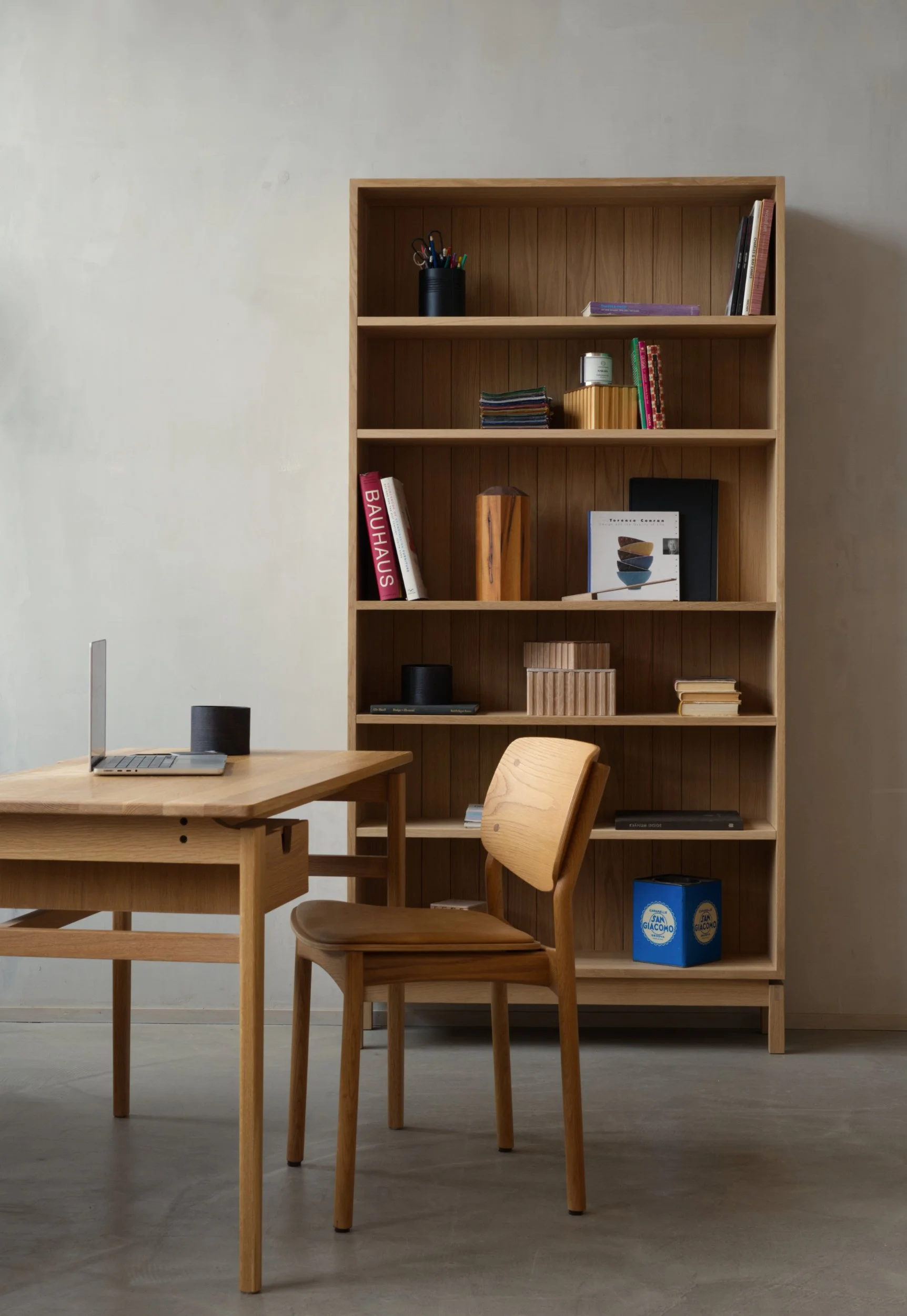 MV55 plus desk web.jpg