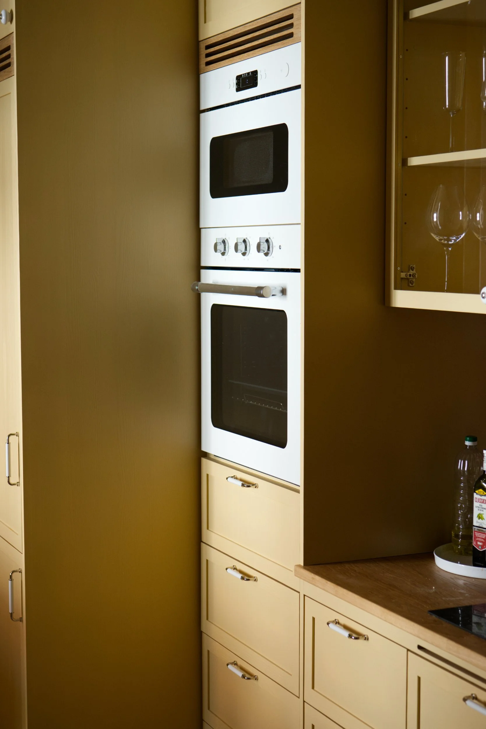 kitchen-yellow-majorna-gothenburg-möbelverket1.jpg