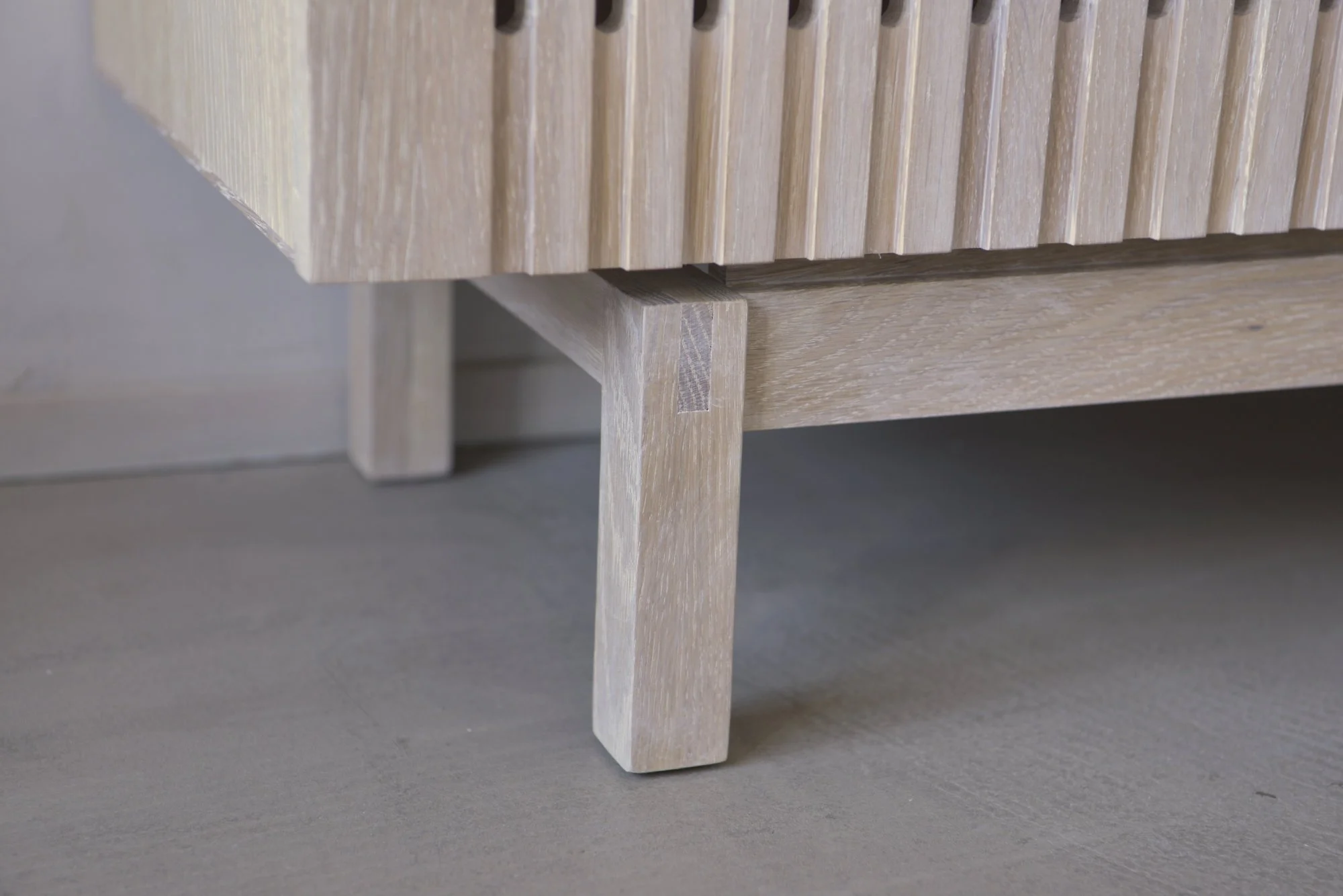 MV15-cabinet-oak-whitewash2.jpg