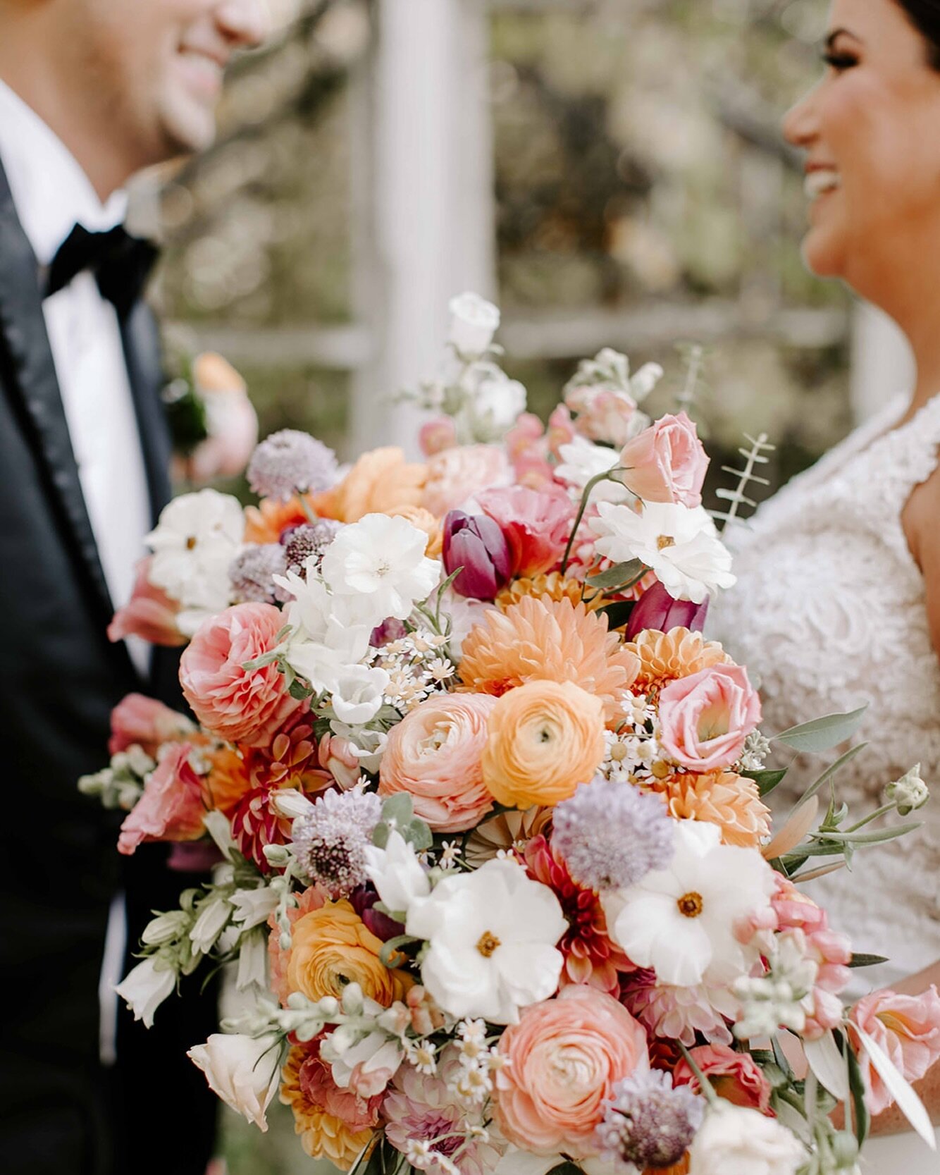 Booking with Woodland Floral Design offers you the peace of mind that you can change your mind. 

Because here is the thing-when you&rsquo;re booking your wedding floral designer 6-12+ months out from the big day.. your vision will probably change a 