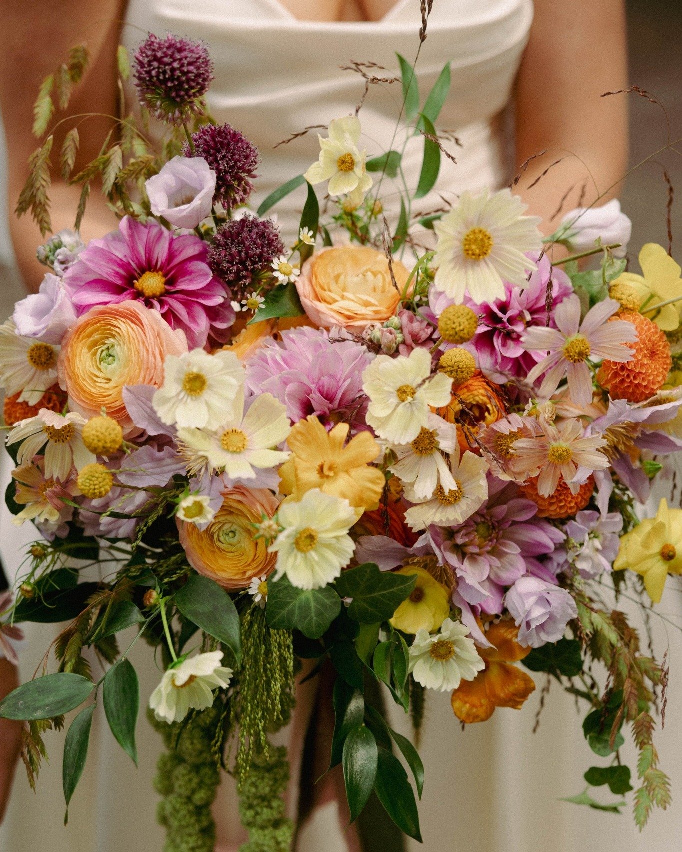 A moment of silence for this bridal bouquet, overflowing with local goodies from last September 🥹

If you are getting married May through mid October and book WFD your wedding will be PACKED with local flowers. ✨🌿🤩

Photographer:
@mackenziegracecr