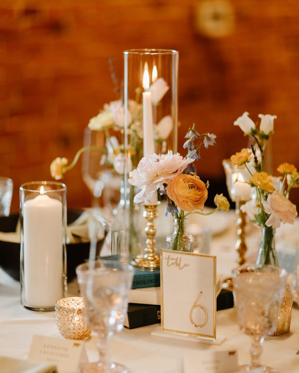 If you've followed me for awhile you'll know these are some of my favorite things...

✨Local flowers
✨Bud vase centerpieces
✨Working with @carolinesrentals 
✨Colorful flowers
✨Designing at @thebookinghouse 
✨Creating for sweet, sweet couples

....And