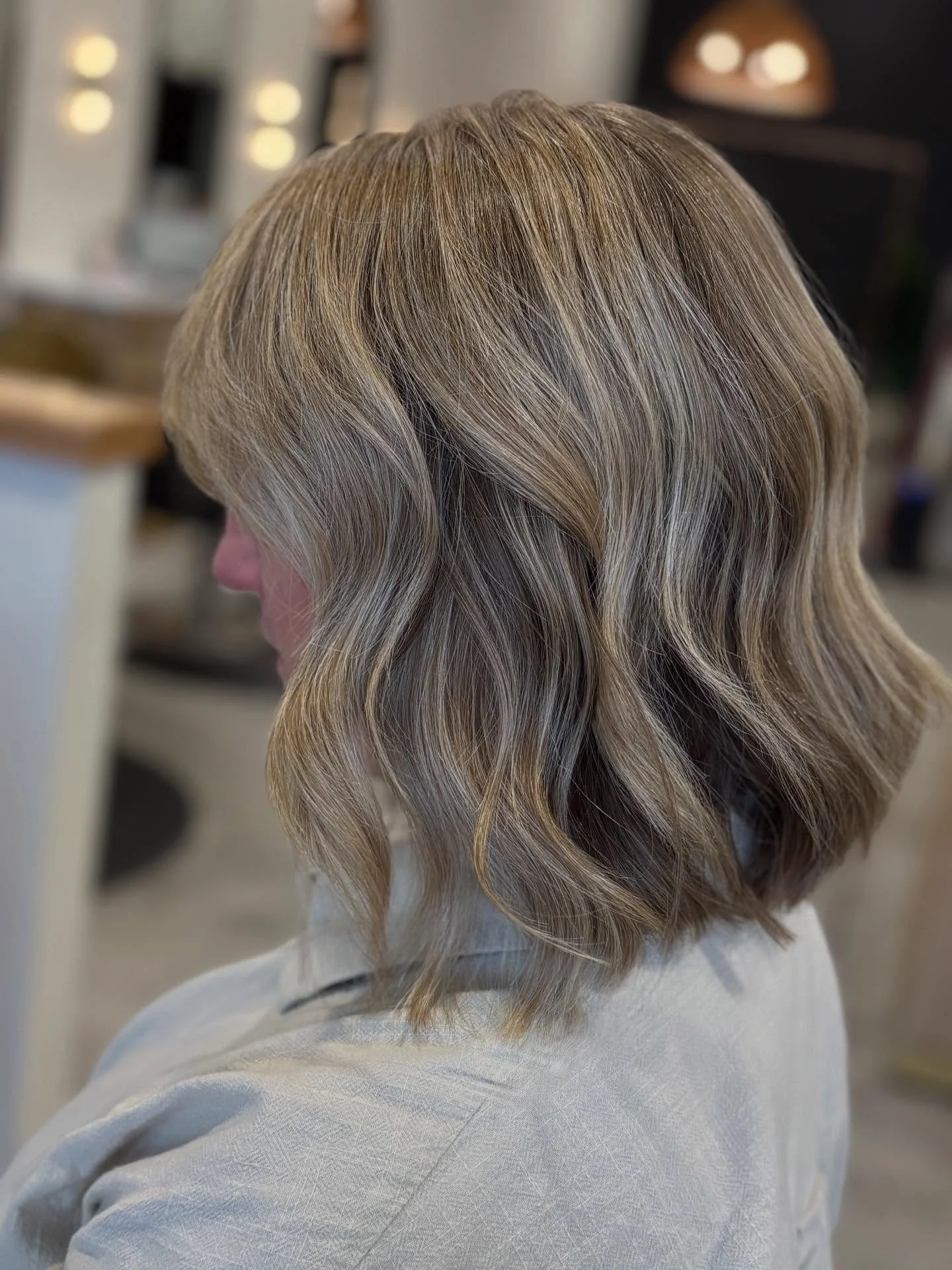 How to know it’s time for a haircut π
If you’re asking yourself “is it time?”...it probably is π
But here’s the real question: do you need a trim or a full haircut?
Because yes, they are two completely different thi