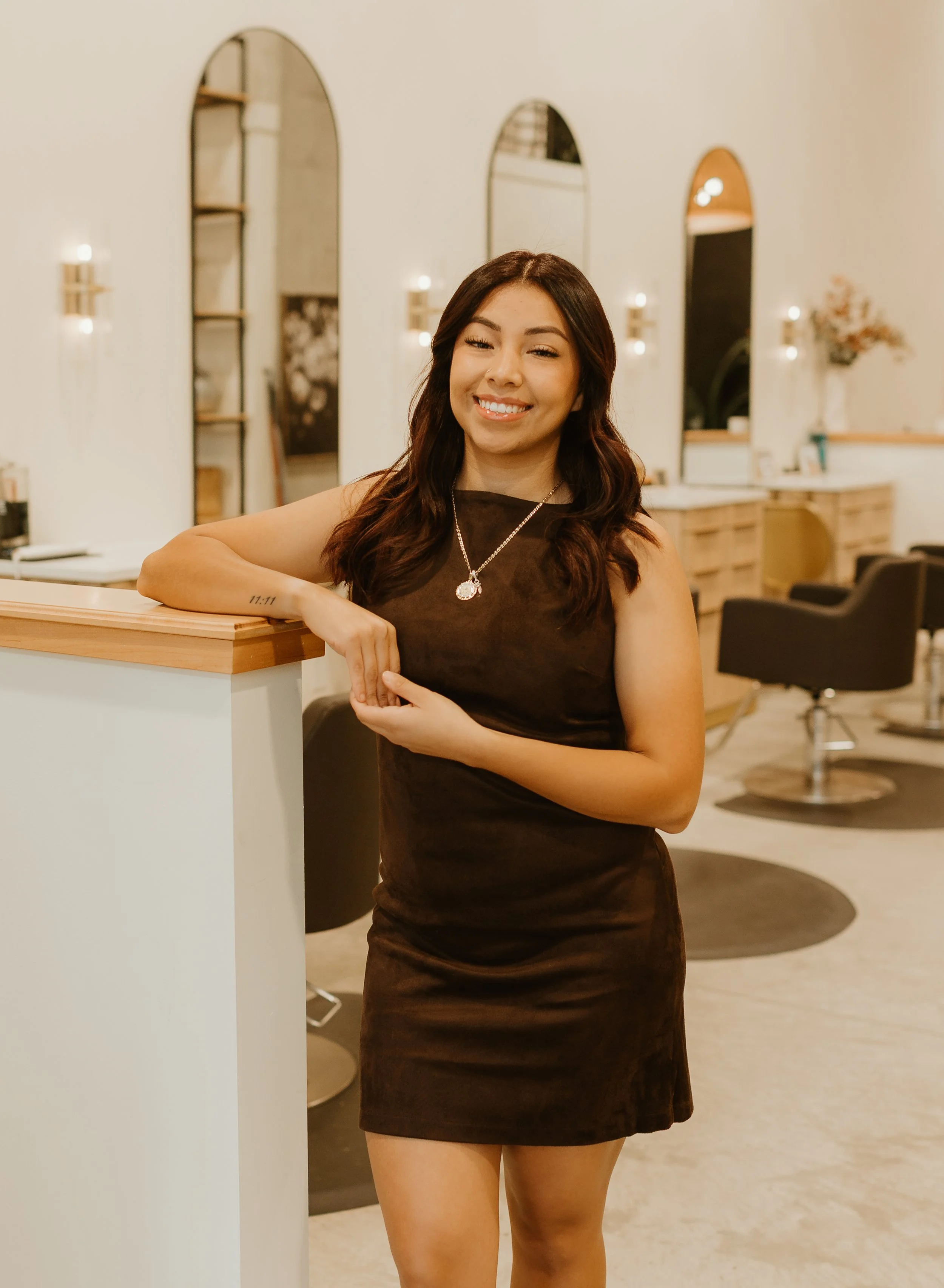 Image of Vianey (V), a stylist at salon seven