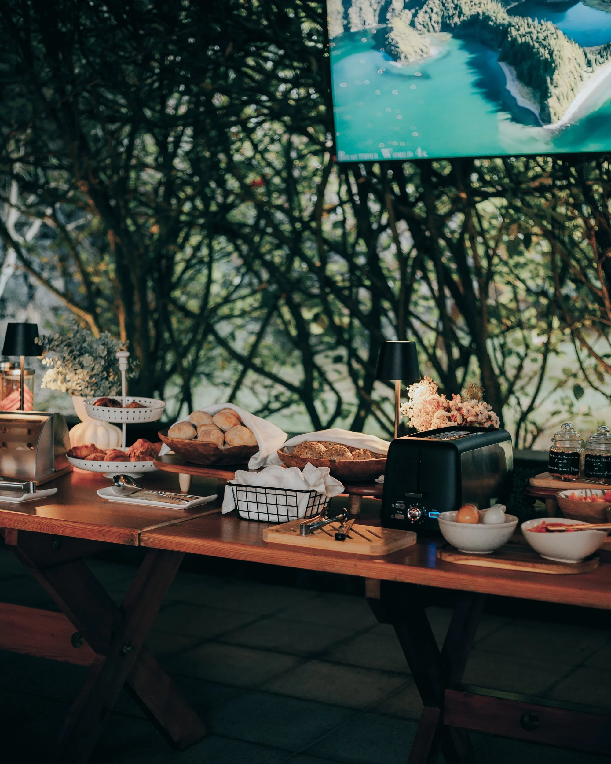 volcanic-charming-house-brunch-by-the-pool_202609_7.jpg