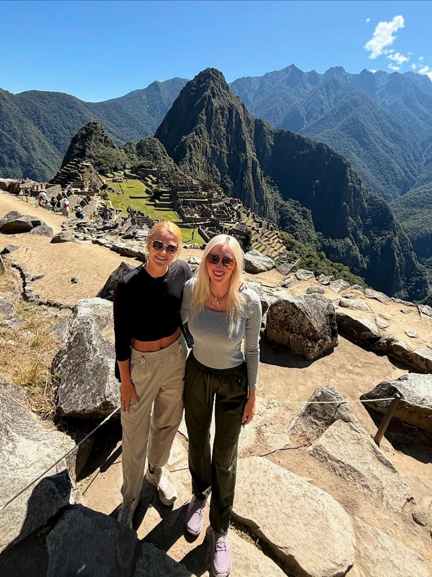 The best, once in a lifetime, bucket list trip with my little built in bestie 👯&zwj;♀️🧡🦙🌺💫 Peru stole my heart with all of its magic and beauty 🫶🏼