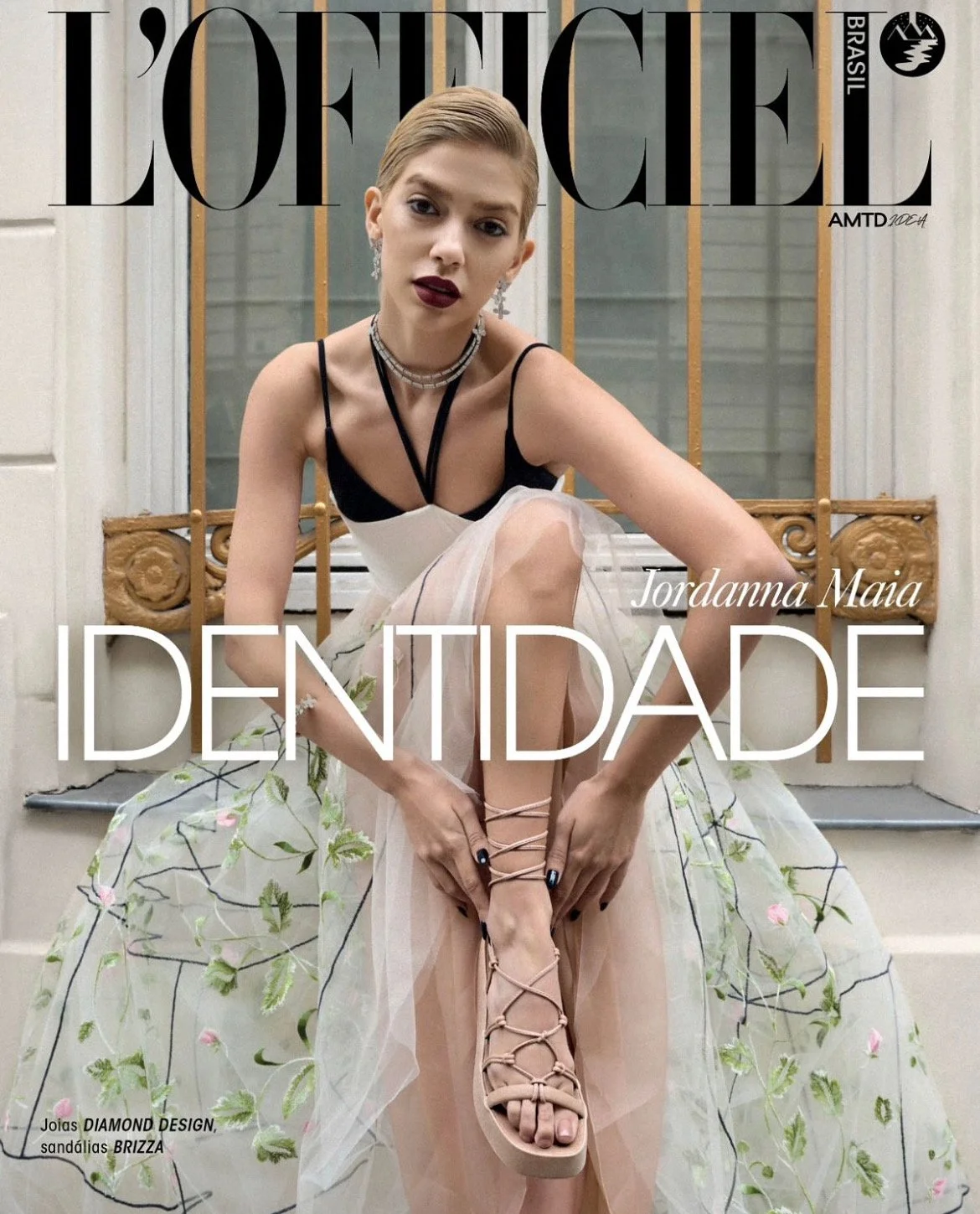 Photo prise par le photographe Jordan Larz dans les rues de Paris, mettant en scène la mannequin Jordanna Maia, coiffée par Maxime Guicheteau, pour le magazine L'Officiel Brazil.