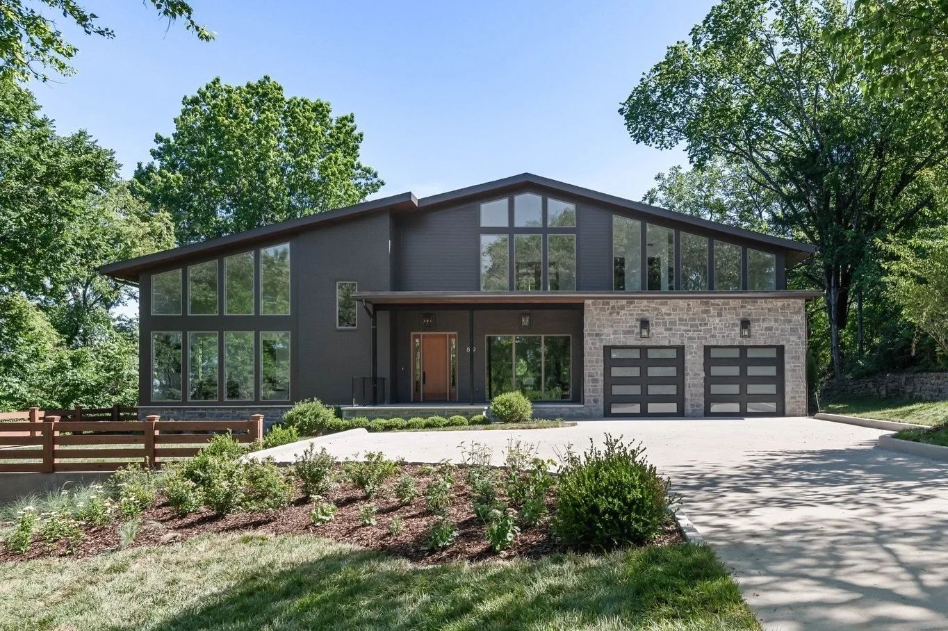 Mid-Century Style, New Construction in Oak Hill☀️ $2,975,000

819 Evansdale Drive, Nashville, TN 37220 5 Bed, 5 Full + 2 Half Baths 5961 SqFt 0.96 Acres
$2,975,000

✨ Timeless Oak Hill Living ✨ Nestled in one of Nashville&rsquo;s most coveted neighbo