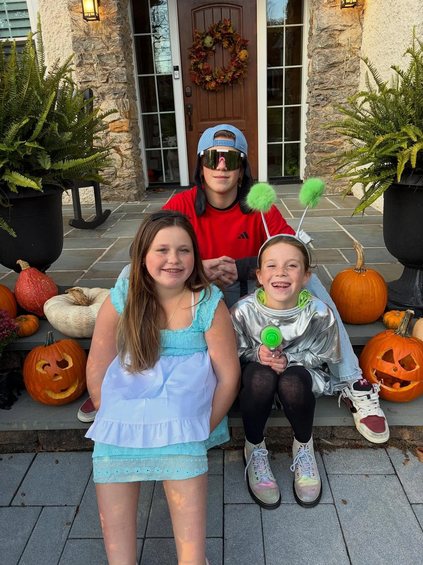 Happy Happy Halloween 🎃 🍬 👻 🍫 ☠️ My years are numbered with all three dressing up, was this the last year???

#norkpartyof5 #remyangeline #toshchristopher #harlownork #lovewhereyoulive