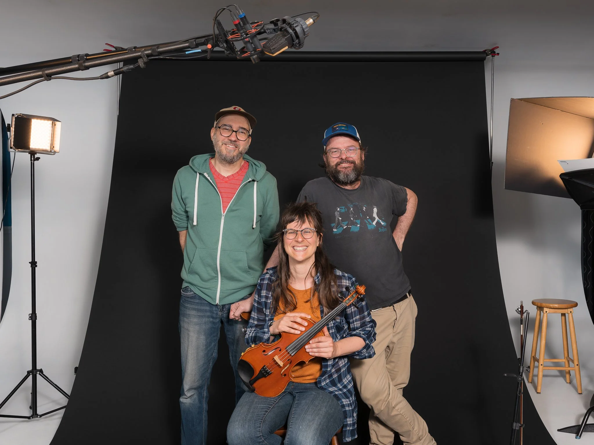 Stéphanie Lessard-Bérubé, Robin Servant, Marc Lepage, Corps à corps musicaux, Tournage, photo de plateau, portrait de groupe, portrait de l'équipe de tournage, Incontournable production, studio