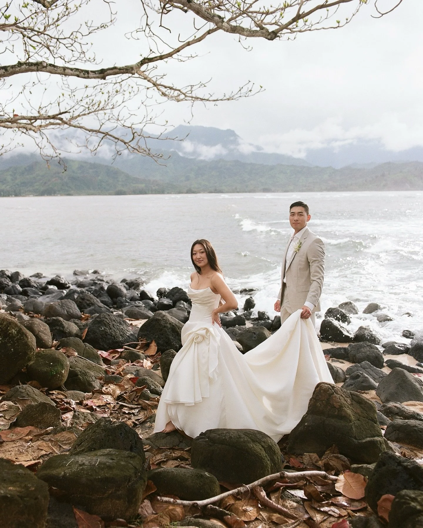 Lea &amp; Ping&rsquo;s stormy island wedding in Kauai on film x