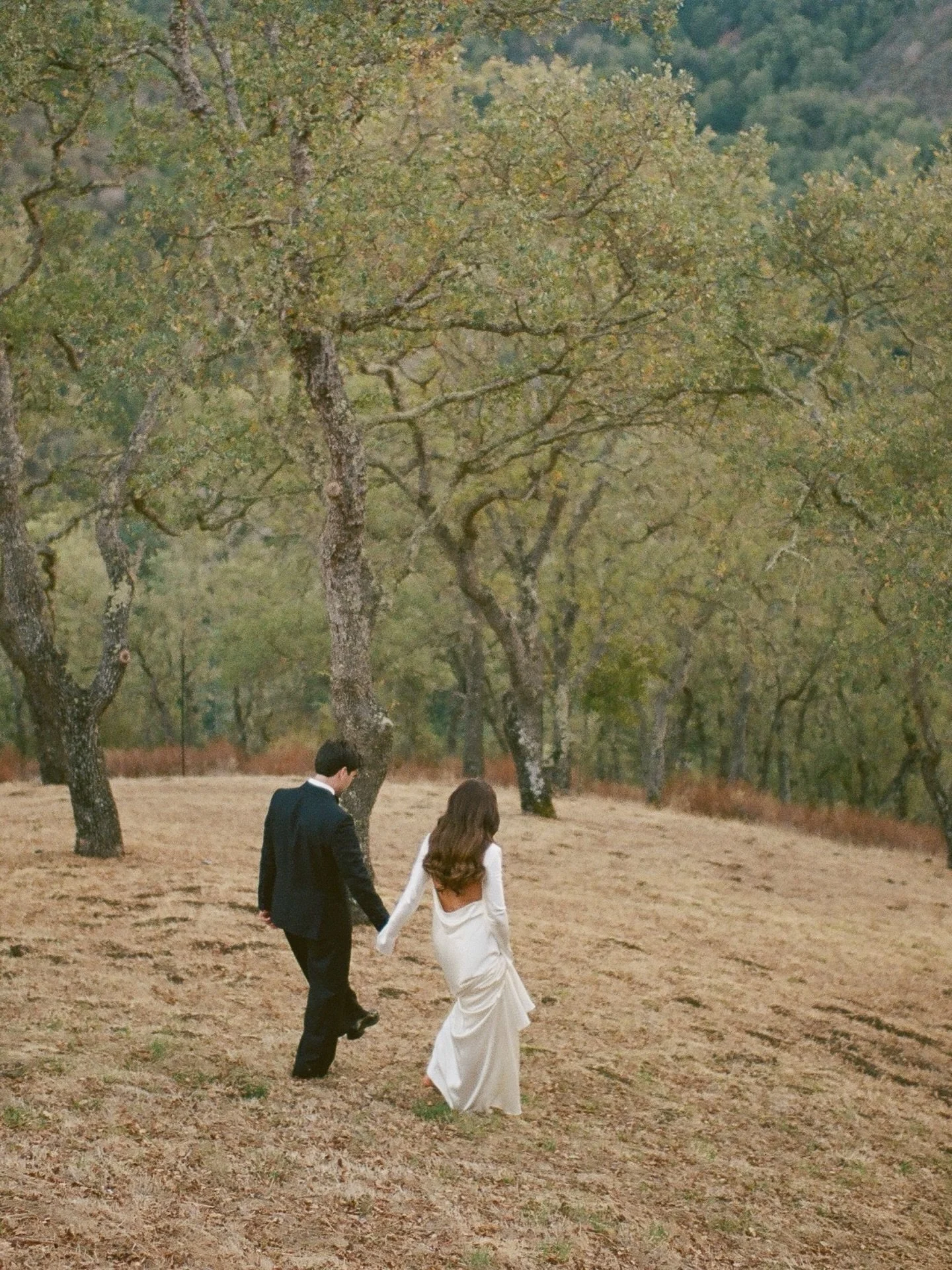 love in Los Altos xoxo

photographer @kristinpiteophoto 
planner @kindredeventsco 
floral @amandavidmardesign 
rentals @foundrentalco 
paper @typeandtrim 
catering @paulaleduc 
entertainment @dartcollective 
dj @liamberkeley
hmua @shea.styles @mymake