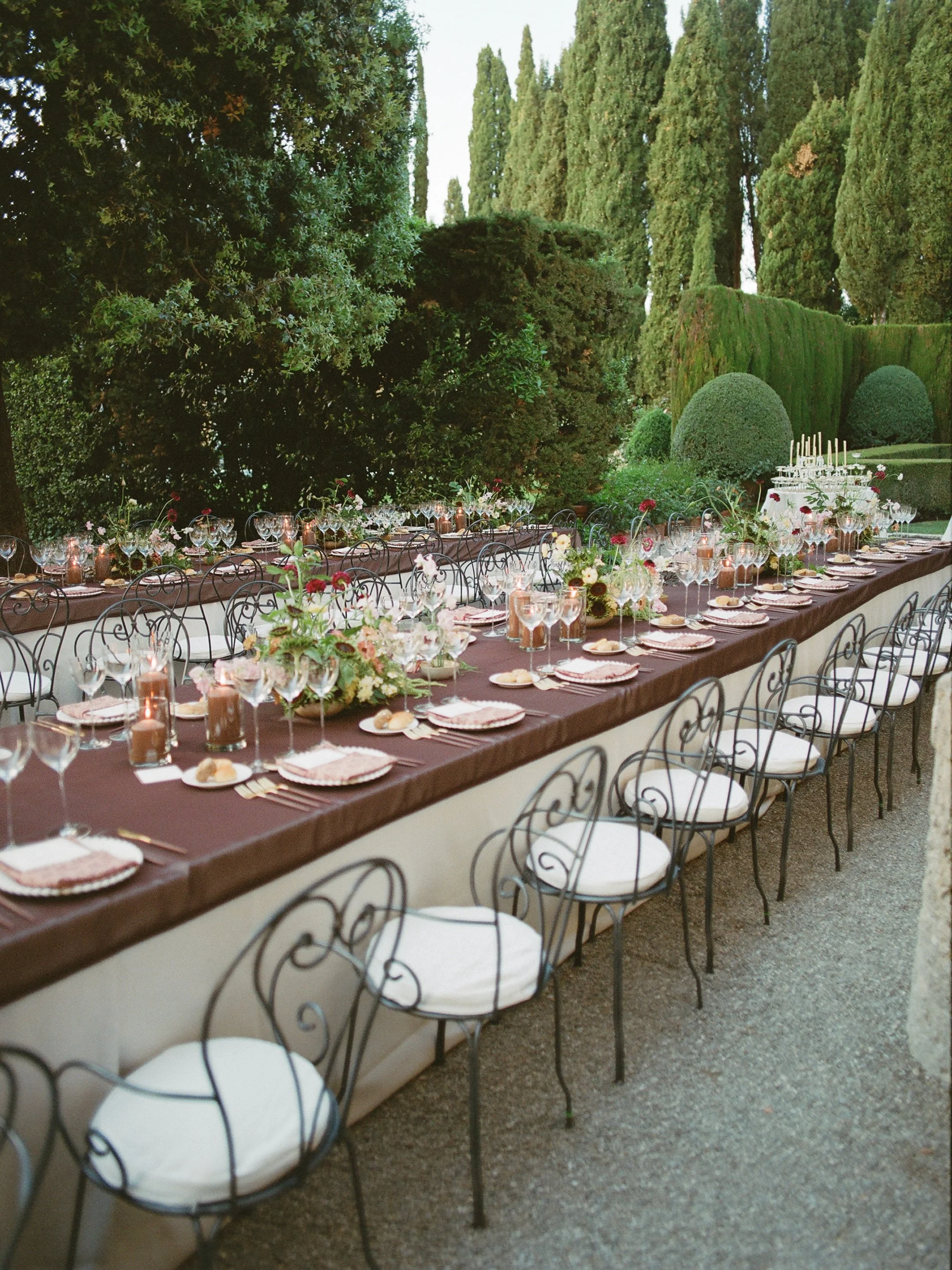a garden party wedding at @lafoce on film xoxo

planner @moonvelvetstudio
photographer @kristinpiteophoto
venue @lafoce
florist @nunziaguerinoflorist
food styling @maryavocado
videography @lesvaques
wedding day band @assyalivemusic
hmua&nbsp;@sots_mu