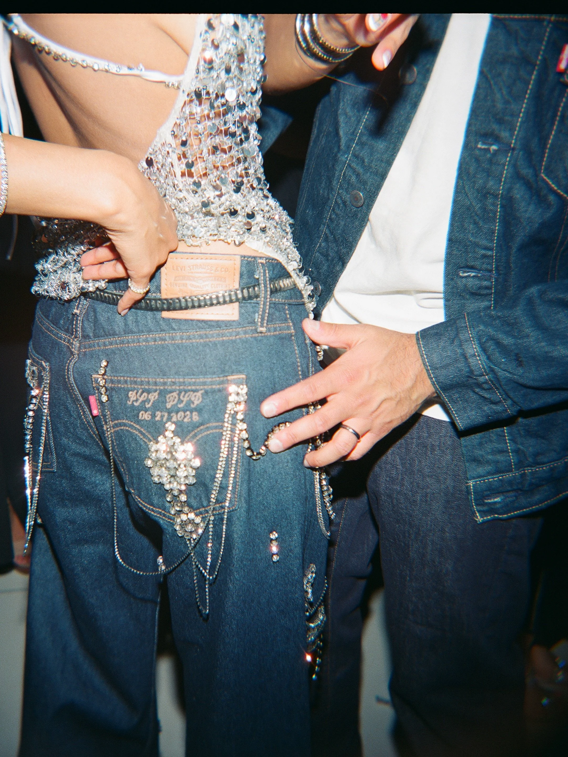 Poonam&rsquo;s custom jeans by @oneof_ny <3

Giving such a cool girl party fit vibe.