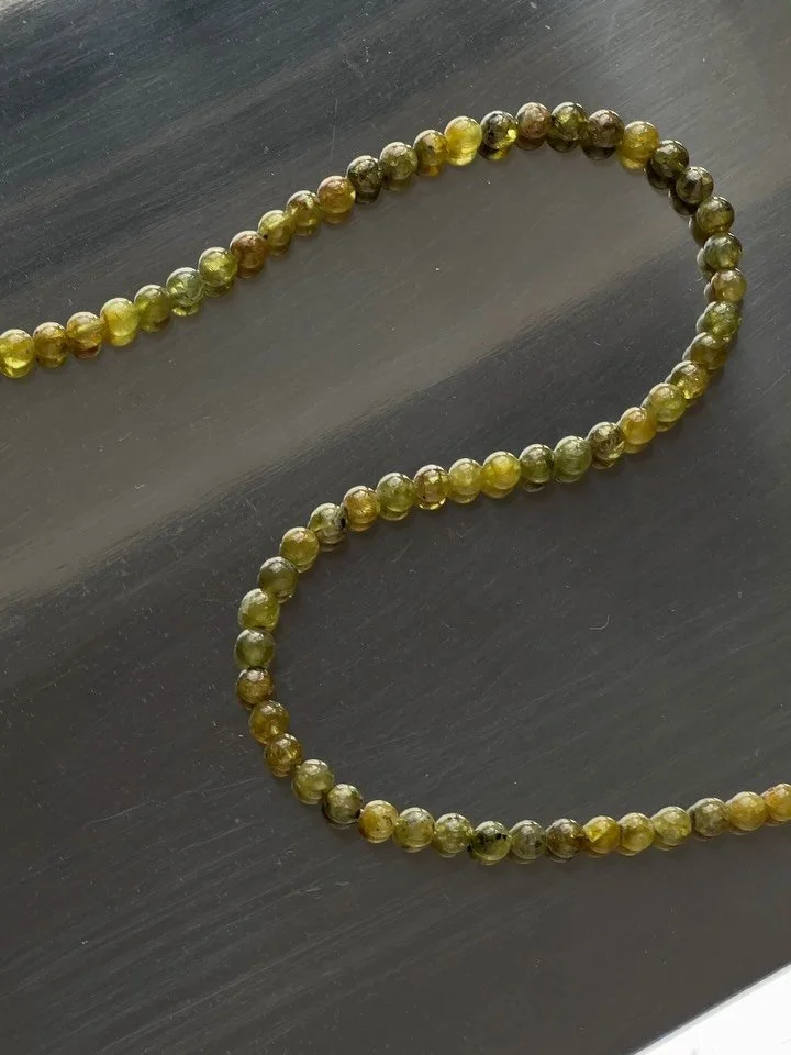 20% off sitewide on now | A new iteration of an old favourite. Smooth, rutilated Peridot beads are threaded and wrapped by hand to make up Peridot 2.0. 

Free Aus shipping on orders $150+ 📦 

#goldfilled #goldfilledjewellery #solidgold #jewellery #j