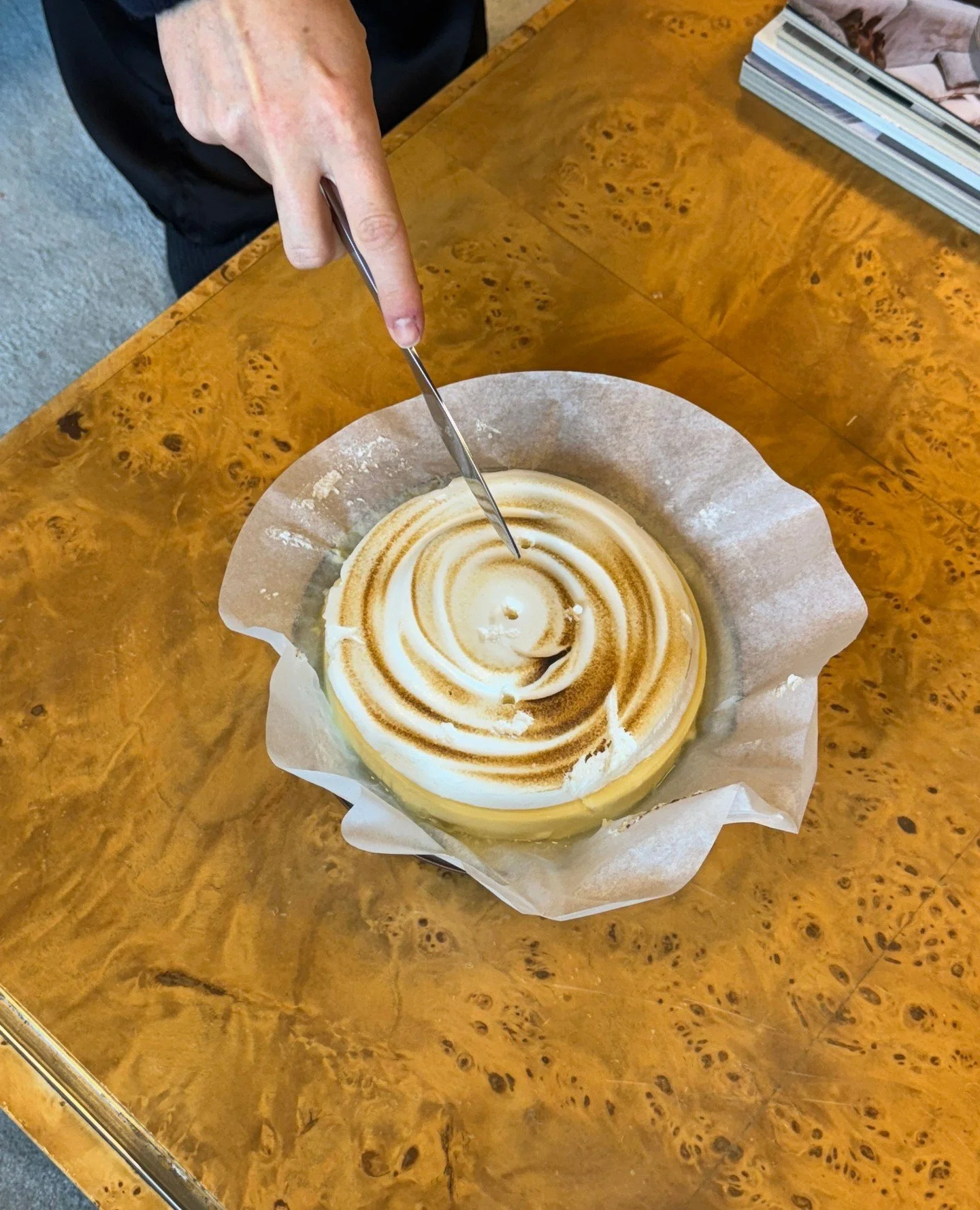 COVERED's birthday month was a good one!⁠
⁠
1. Lemon cake to celebrate⁠
2. @manerabenelux launch event in @caos.antwerp⁠
3. To do Thursdays with a smile⁠
4. Fall office desk situation⁠
5. Fetching the @knackweekend for designer of the year @maartende