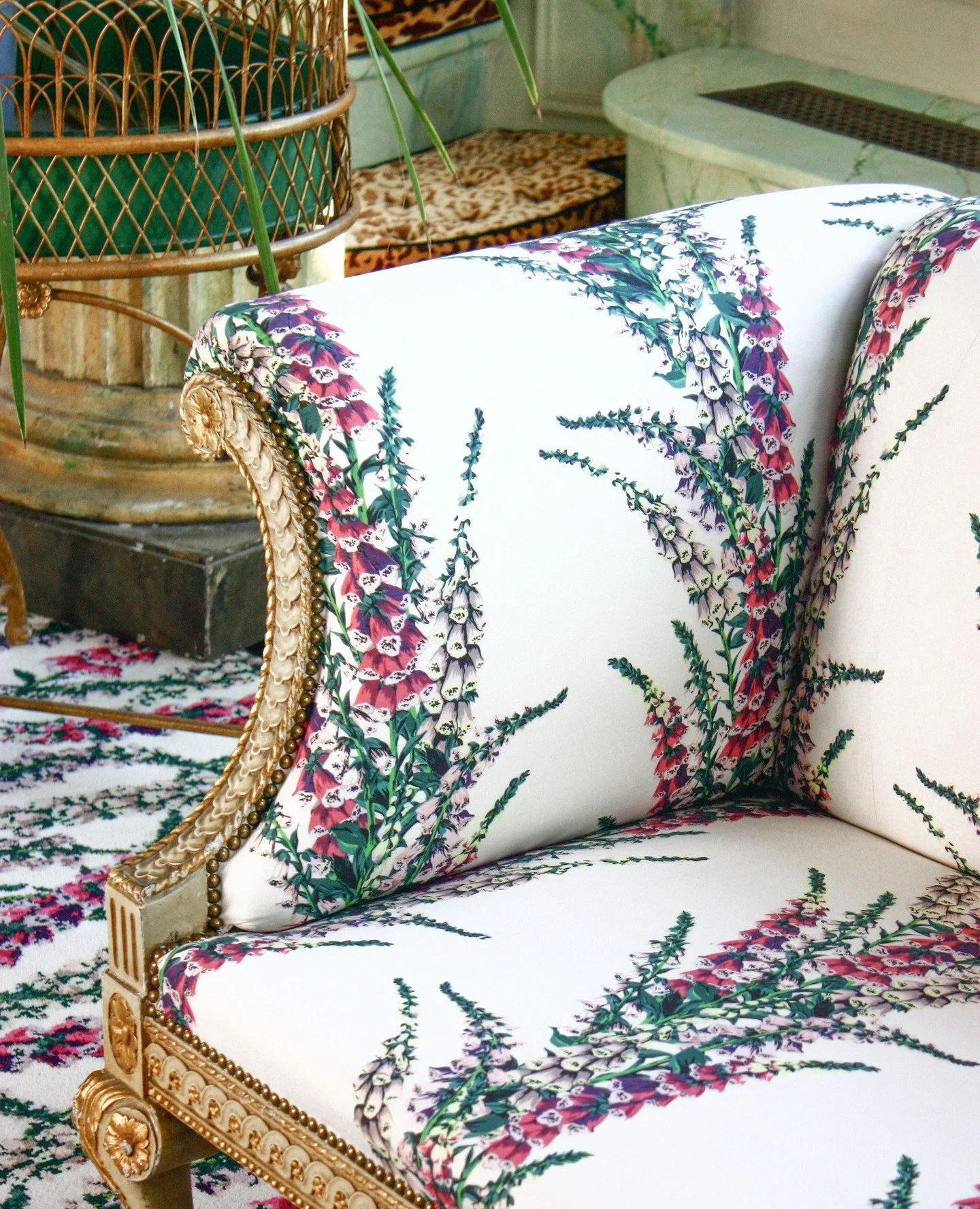 Carpet Society presents Le Style Beaujard, a new rug collection by Jean-Paul Beaujard, the French antiquarian and decorator known for his distinctive aesthetic, deeply rooted in the French decorative tradition. The collection translates Beaujard&rsqu