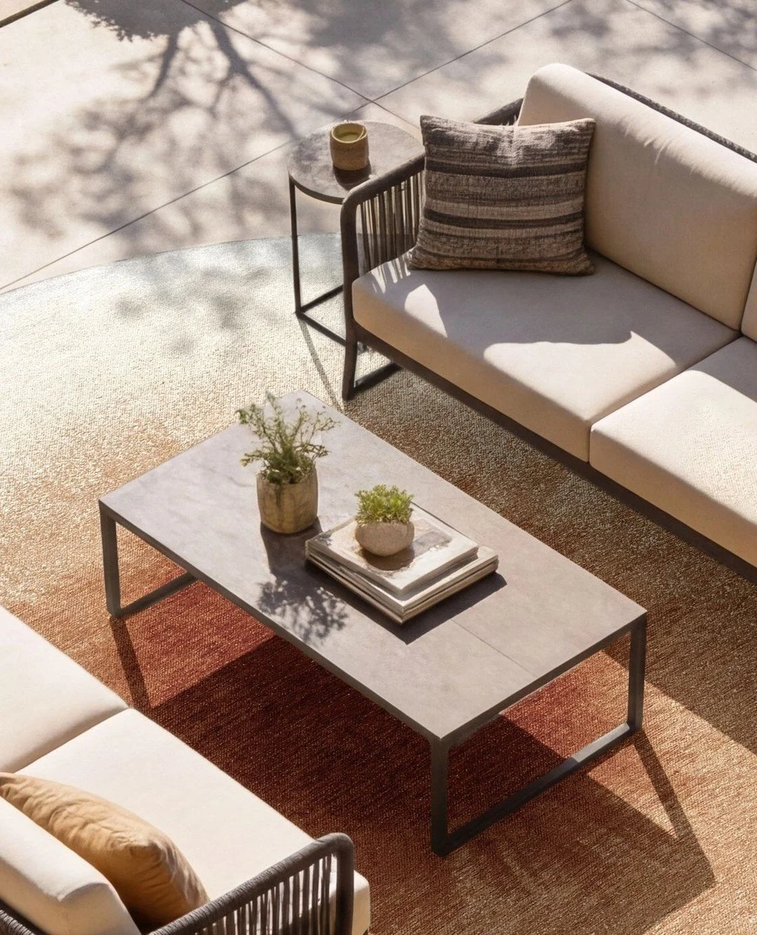 @louis.de.poortere evolves its Iconic Ecorugs collection for 2026: all rugs are now suitable for outdoor living and made with 70% recycled polyester. Flatwoven, stain-resistant, and machine-washable, designed for life, indoors and out.⁠
⁠
⁠
#covereda