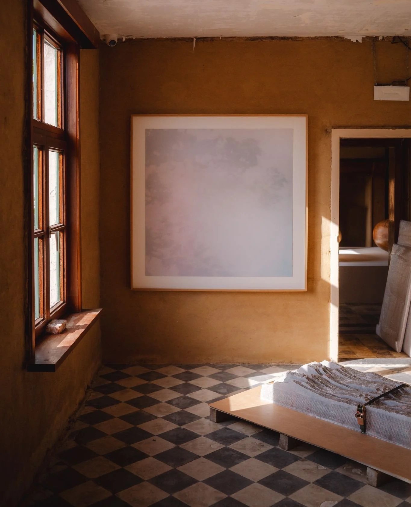 August is your final chance to experience the fifth edition of @ooidonkartfestival⁠
⁠
Spread across the beautiful grounds of Goed te R&eacute;ables, this year's edition brings together more than 177 artworks by 38 artists from Belgium, the Netherland