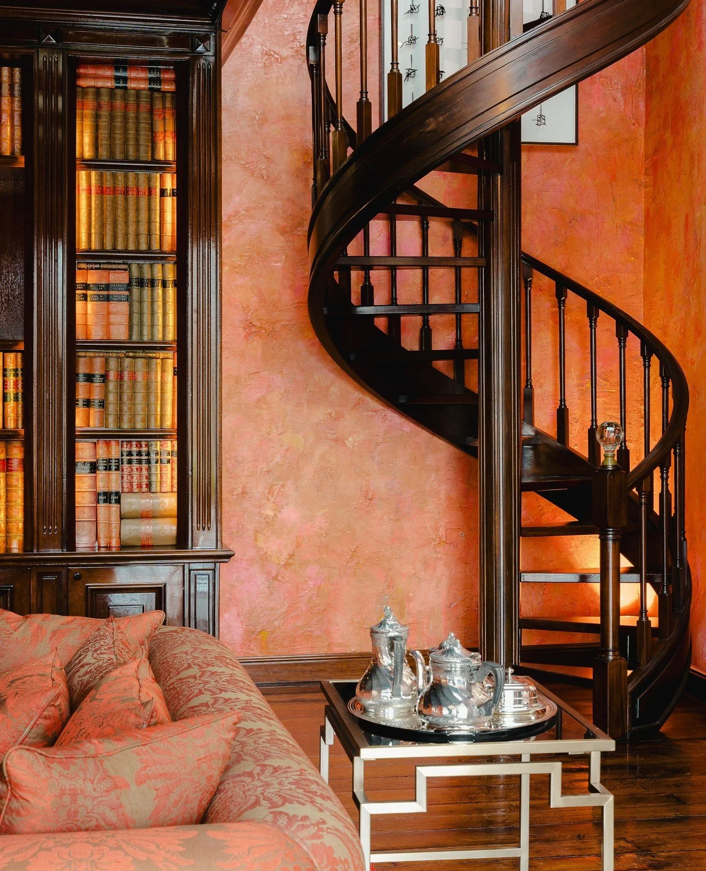 Domaine de Louvranges in Walloon Brabant was built in 1980 for Decia De Pauw; model, dressage rider and art collector, portrayed by Andy Warhol and the muse behind Guerlain&rsquo;s iconic Samsara perfume.⁠
⁠
Designed for Decia and her husband by Belg
