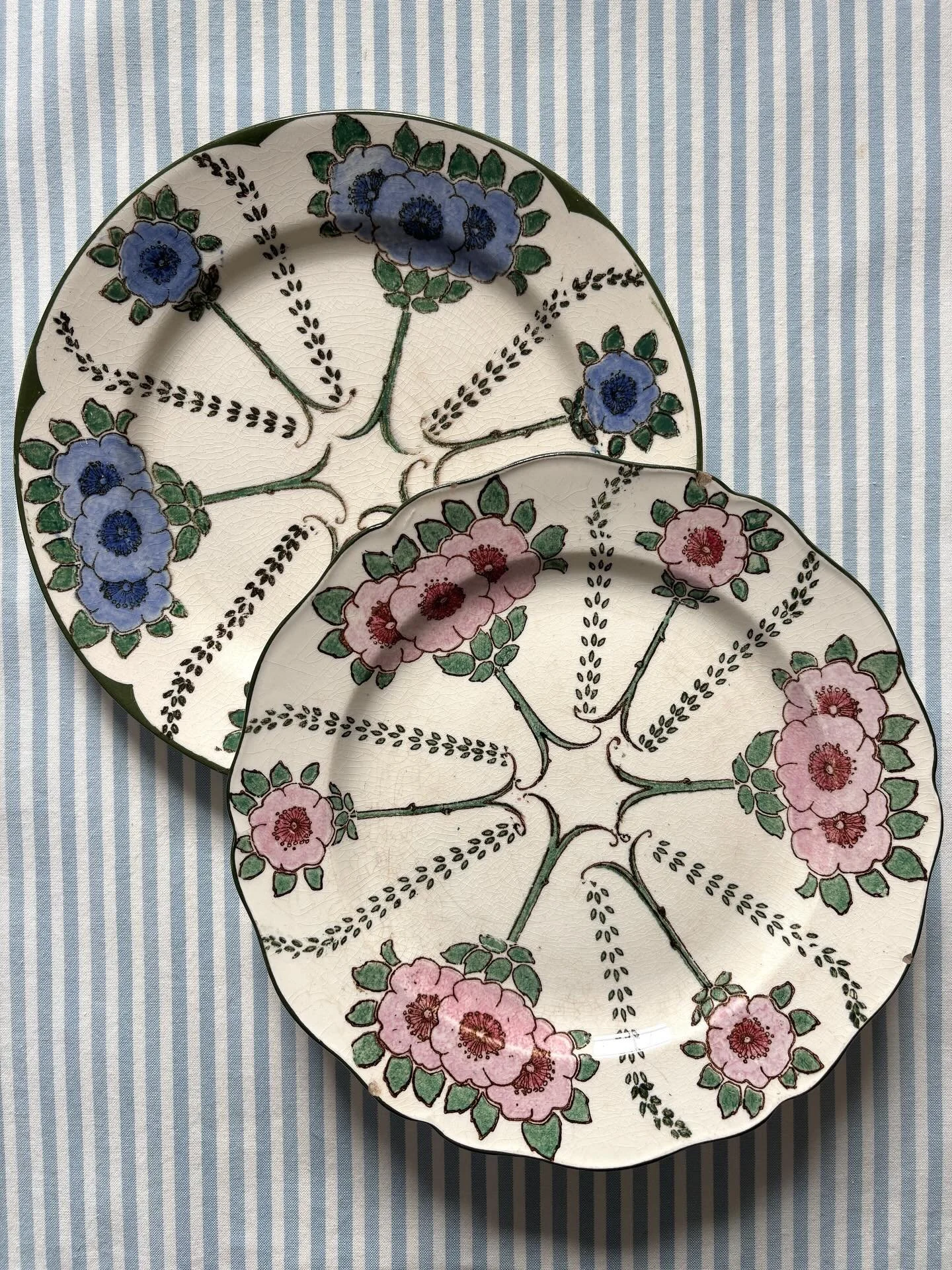 SOLD 🌟 Two very lovely early 20th century Royal Doulton china plates, circa 1920. I always keep an eye out for this pattern as I love it so much but rarely see it. These two are mid sized plates. So pretty for displaying on the kitchen dresser! 

Th